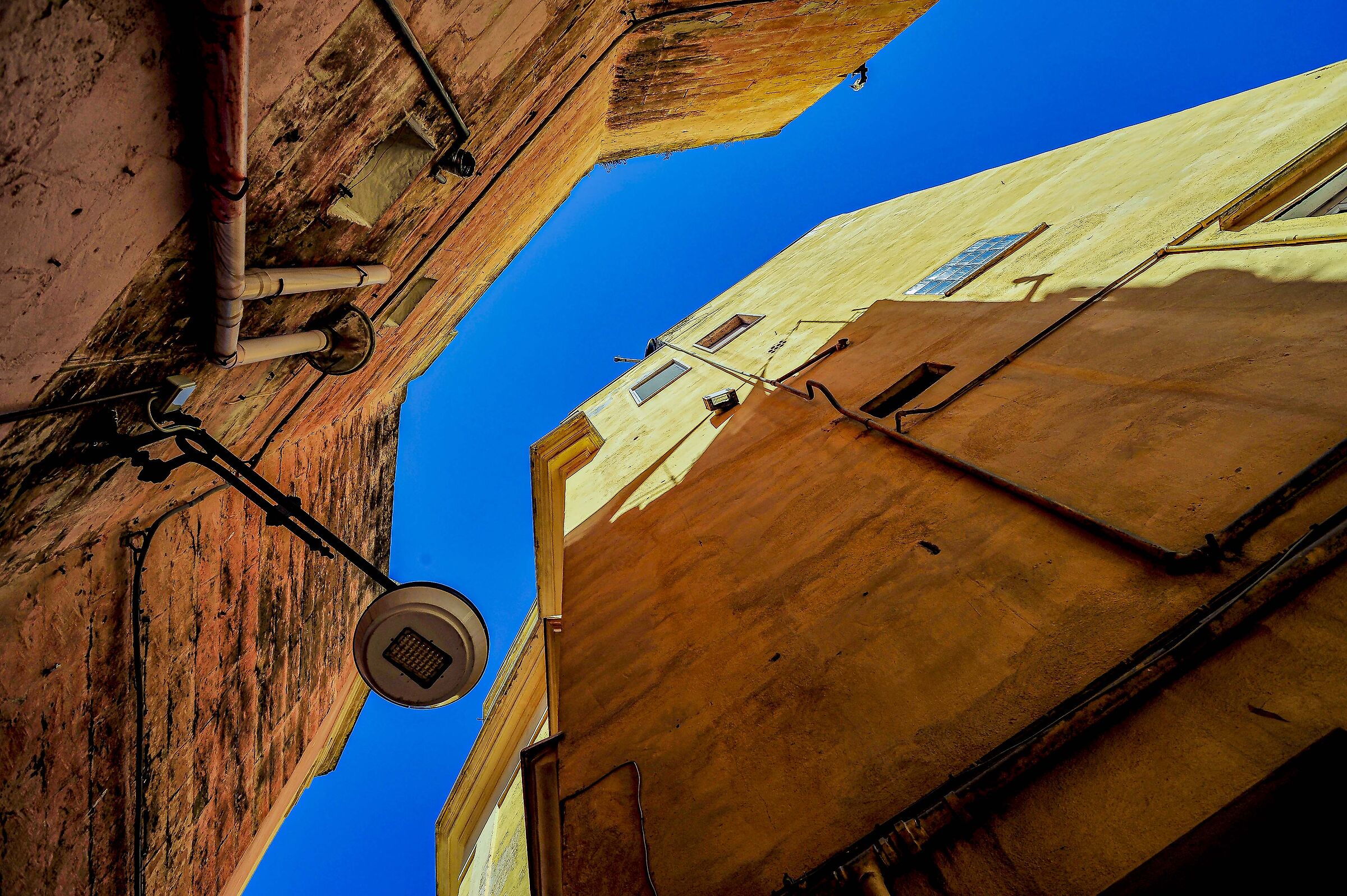 glimpse Matera 3 from below