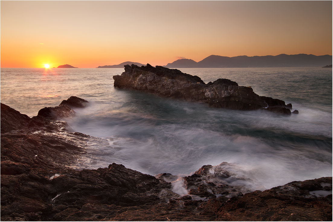 Tellaro: tramonto verso Portovenere
