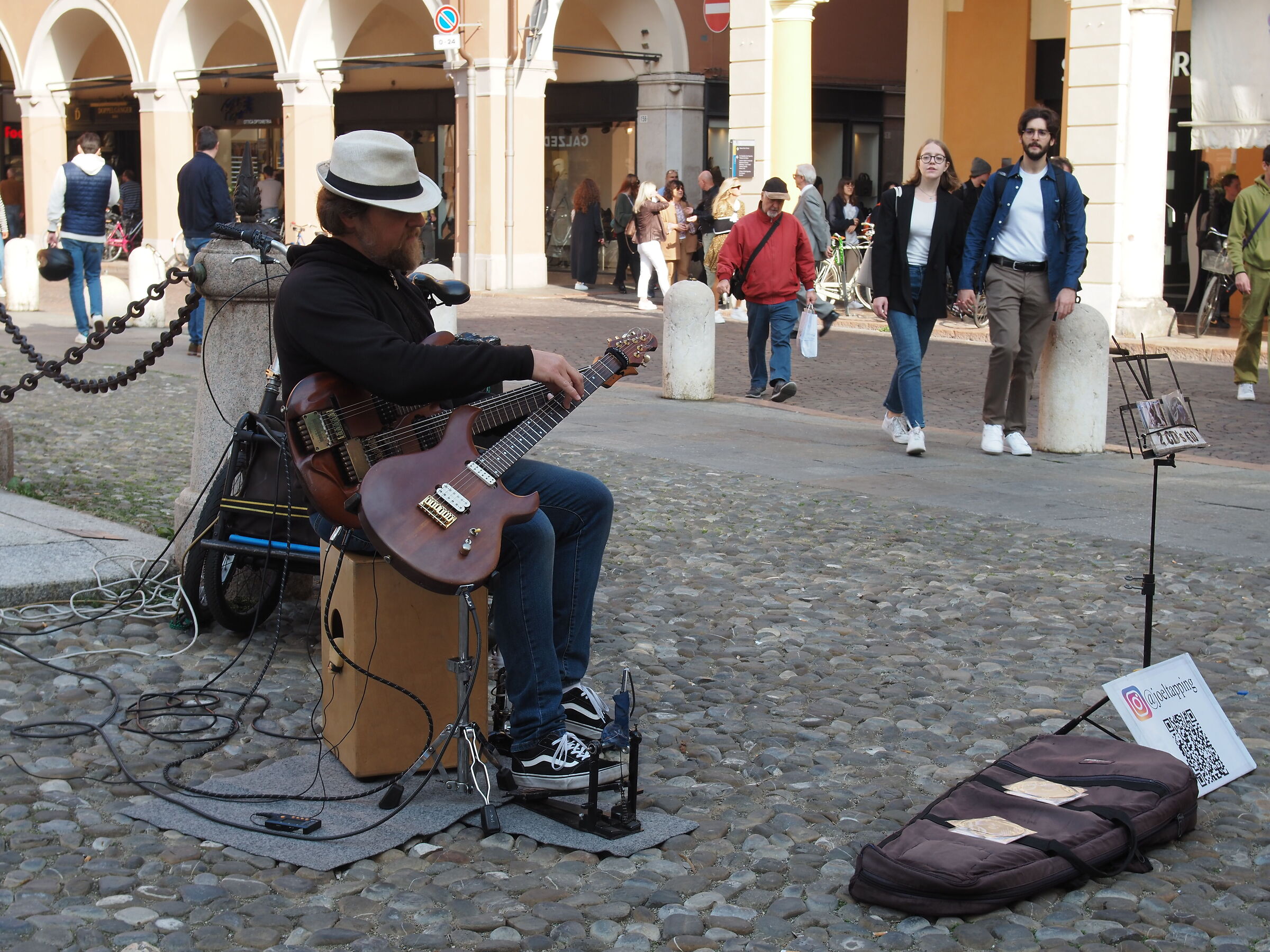 Joel Rodrigues, il mago delle chitarre