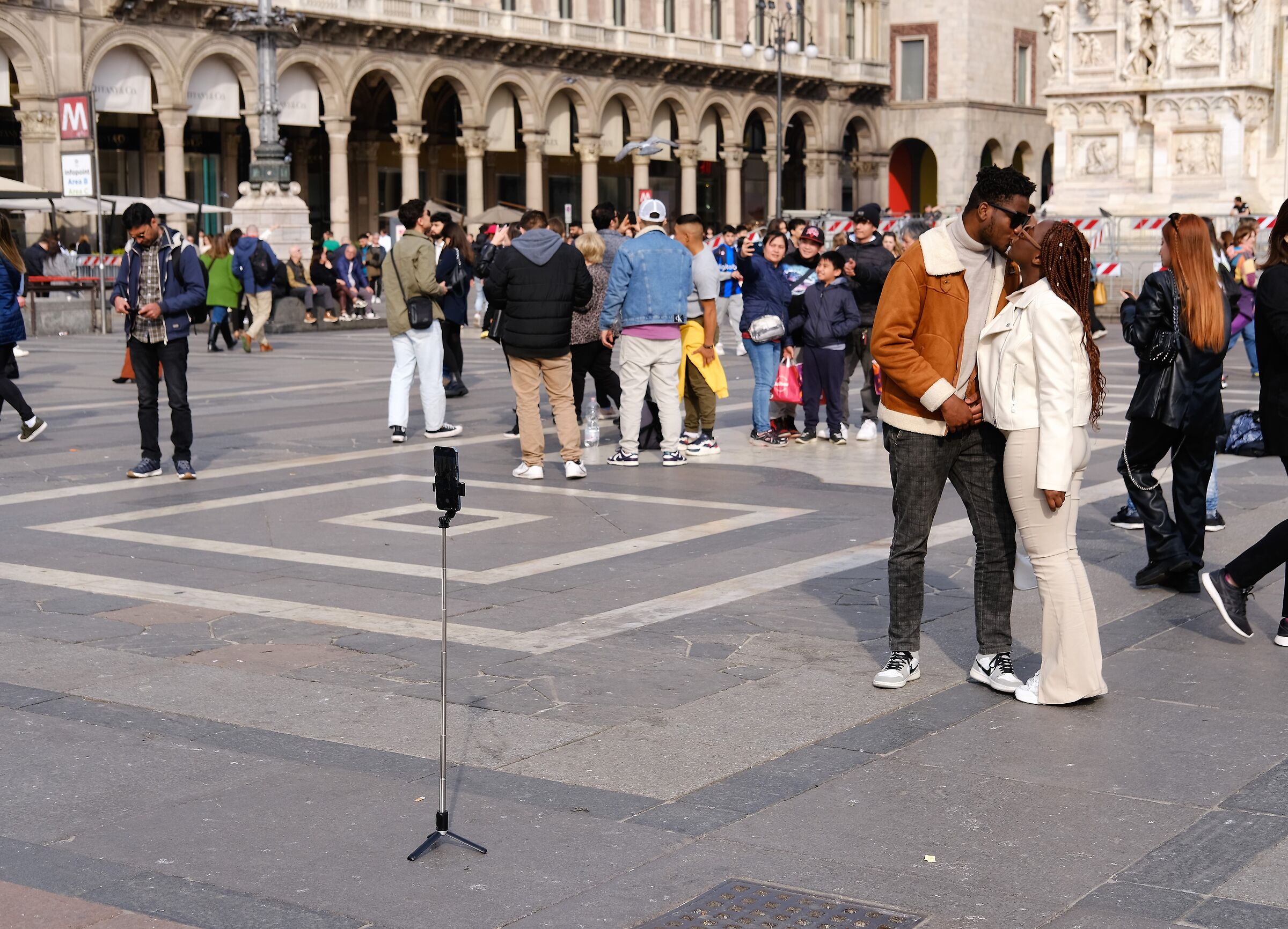 .... 21.... self-timer under the Madonnina