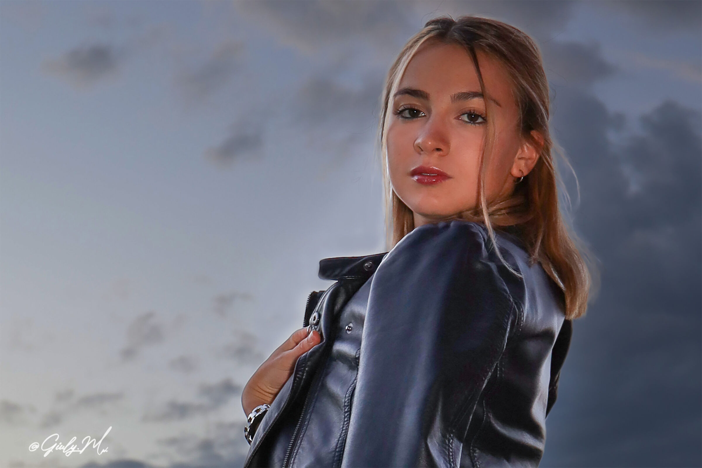 she Chiara and the dark sky