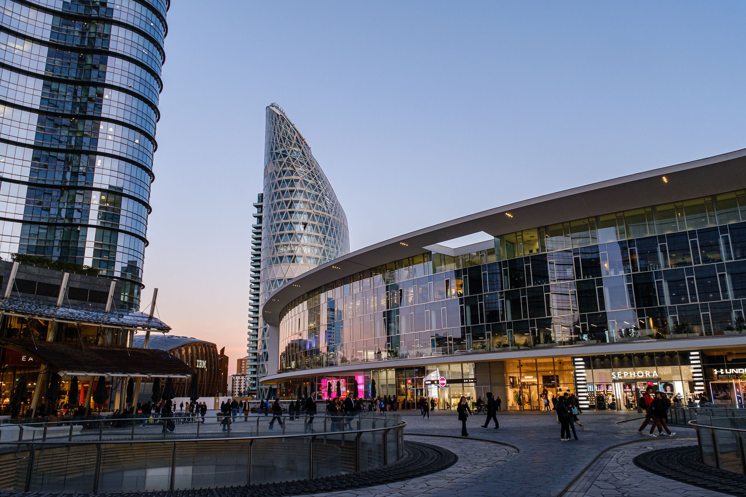 Piazza Gae Aulenti  - Milano