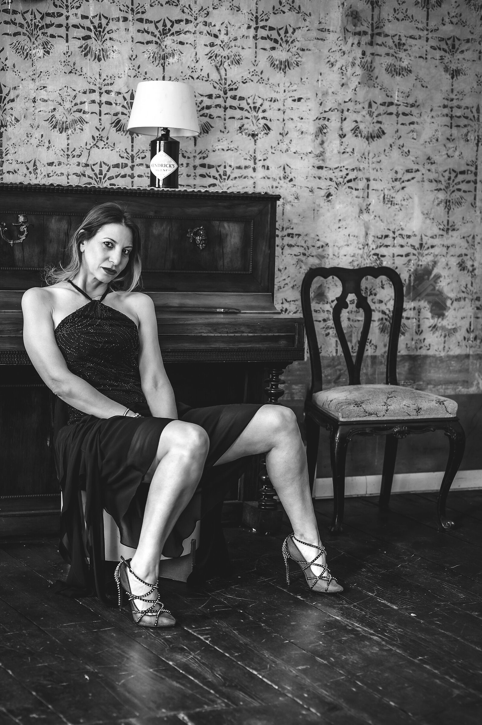 Women in black and white