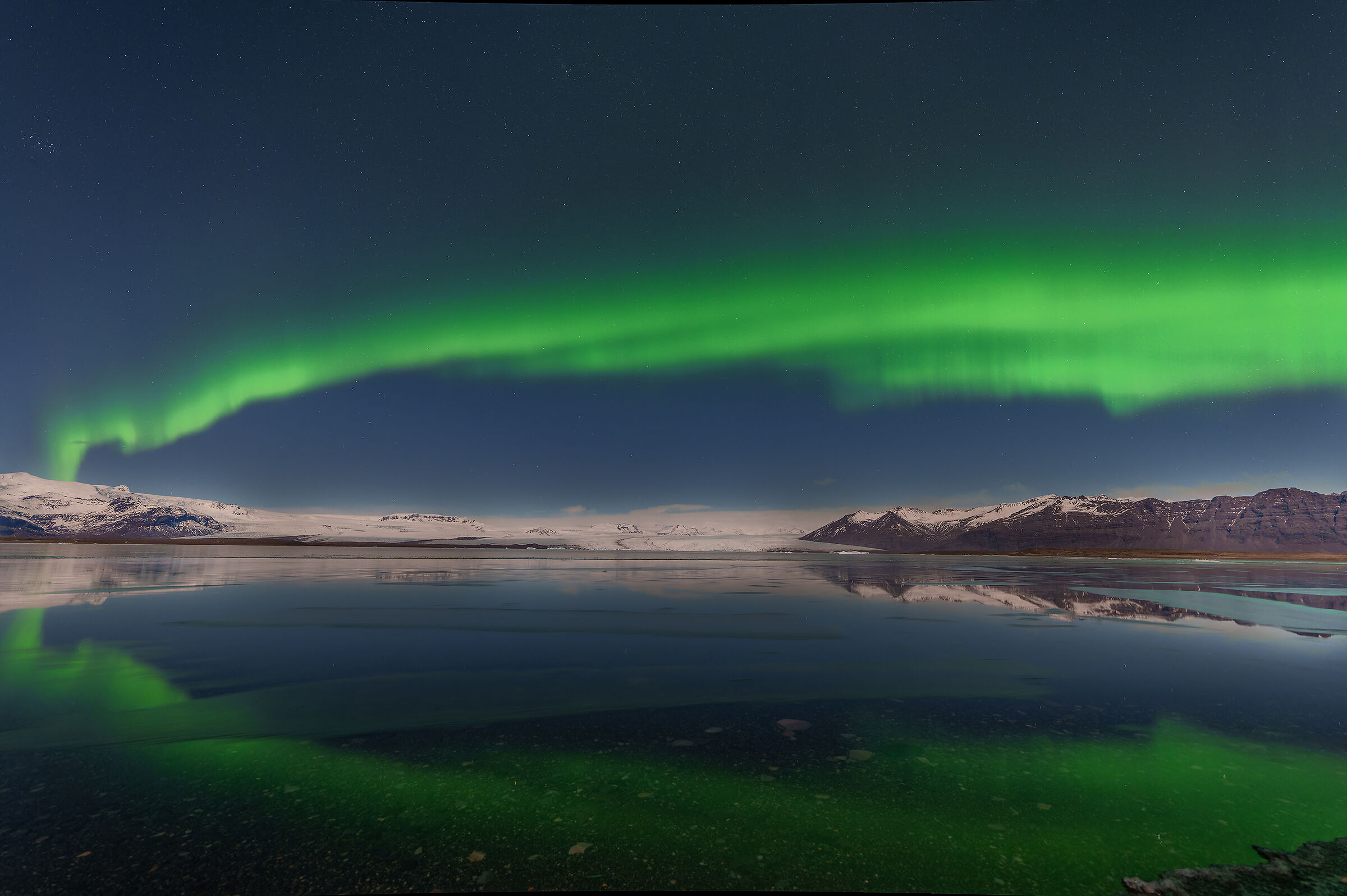 Aurora in laguna Islanda 2023