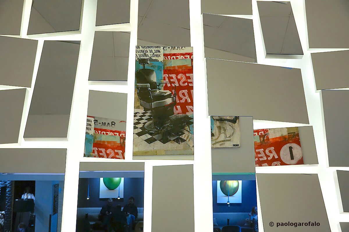 Reflections of a decomposed mirror