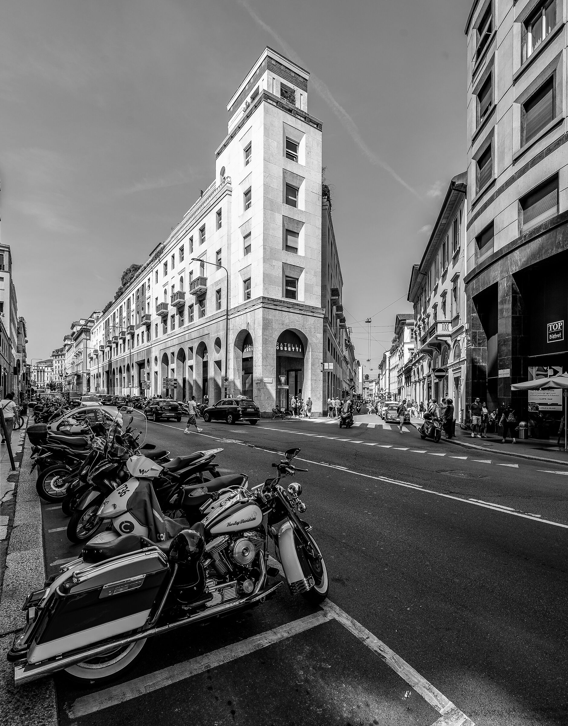 Edificio progettato da Emilio Lancia in Corso Matteotti