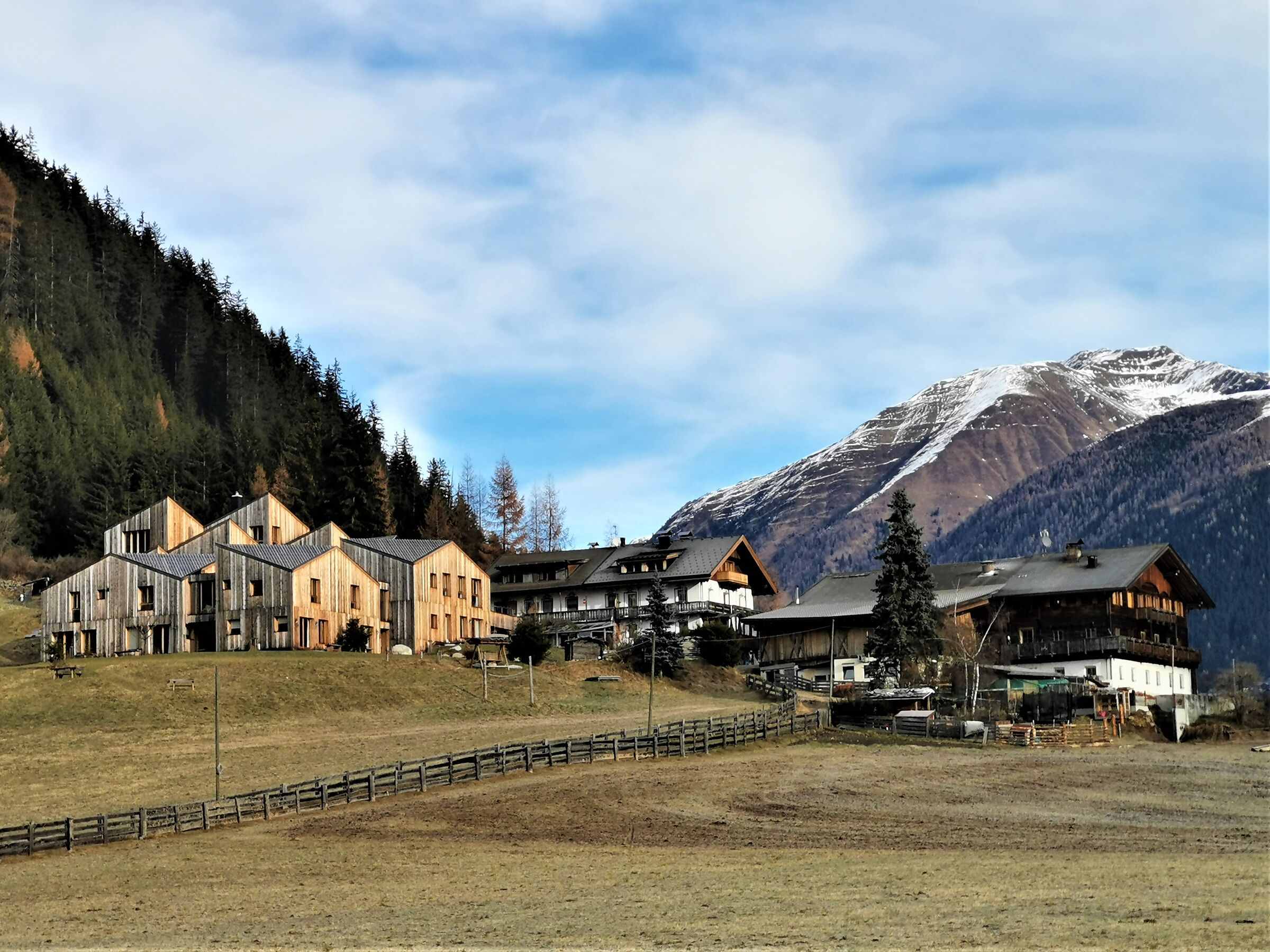 il nuovo che incombe ed il vecchio che resiste.