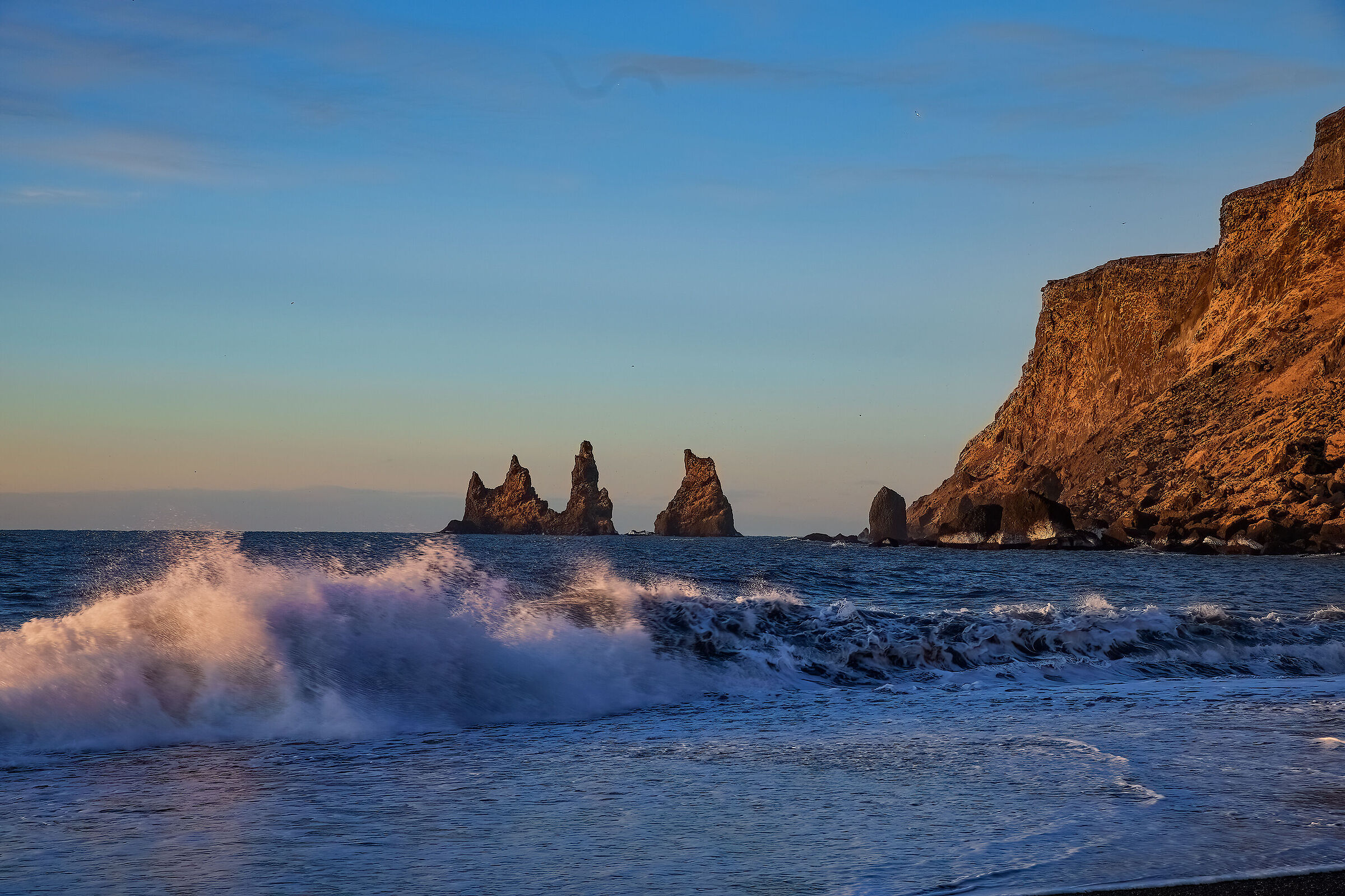 Alba ai faraglioni Islanda