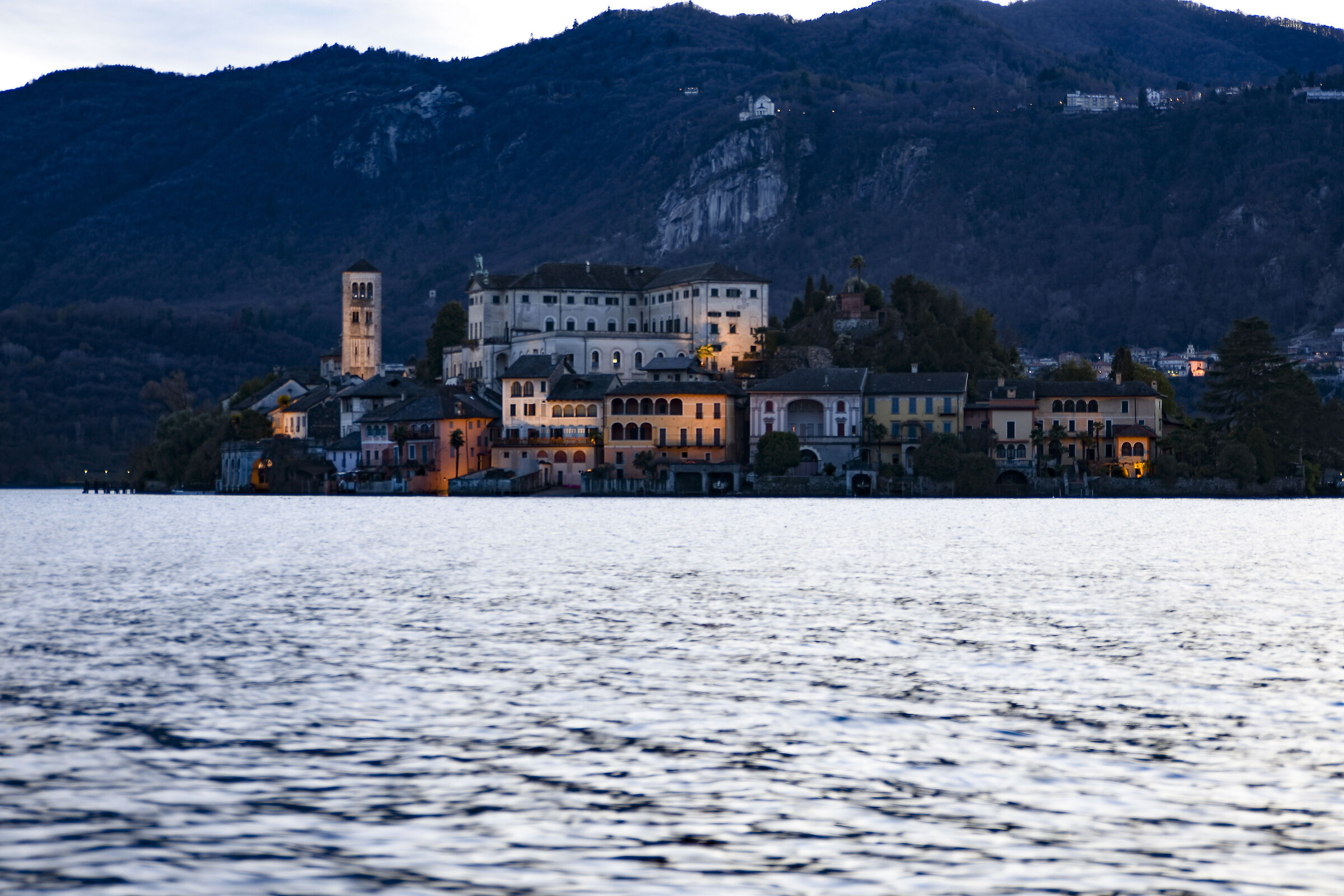 Isola san Giulio al tramonto