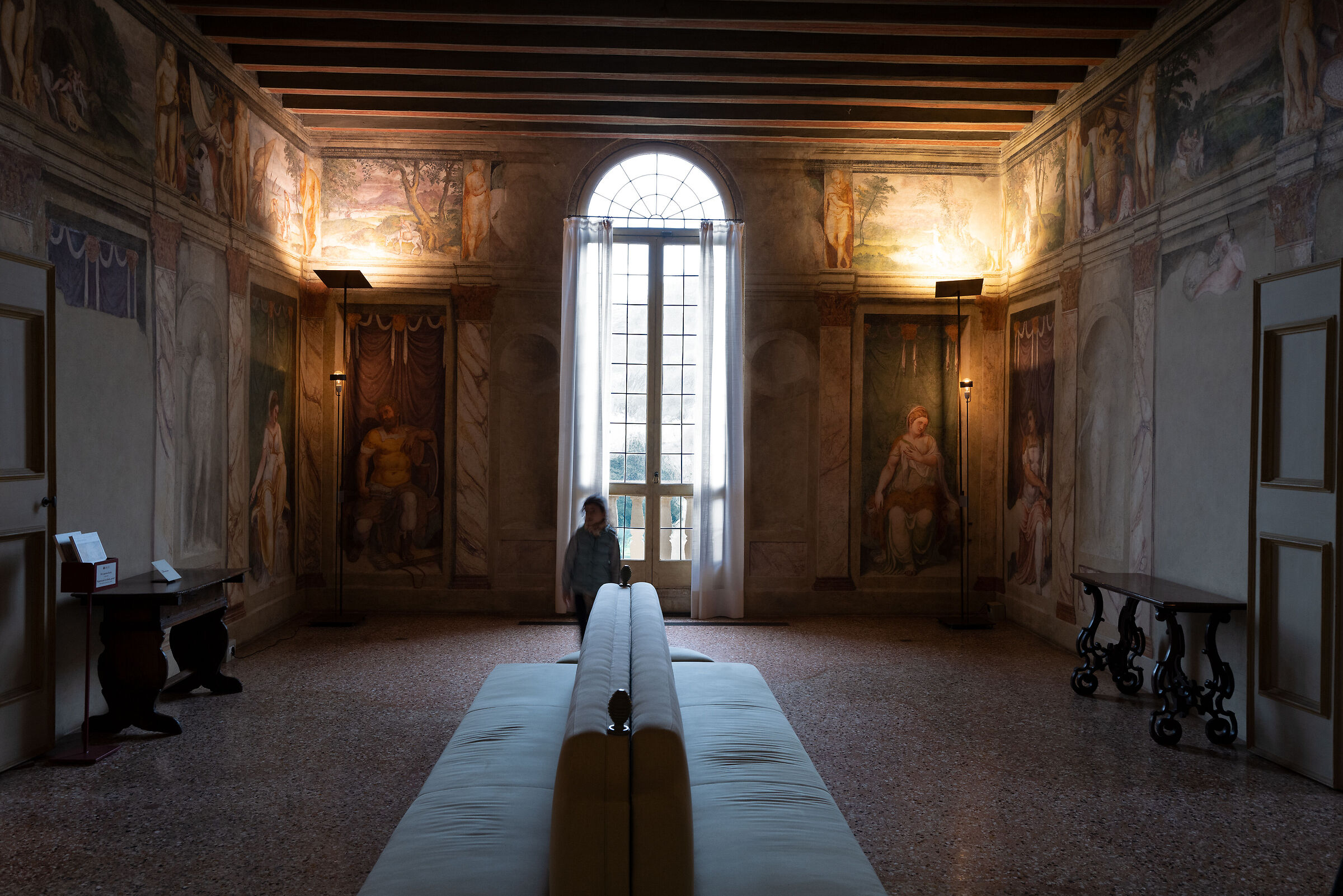 A small ghost at Villa dei Vescovi