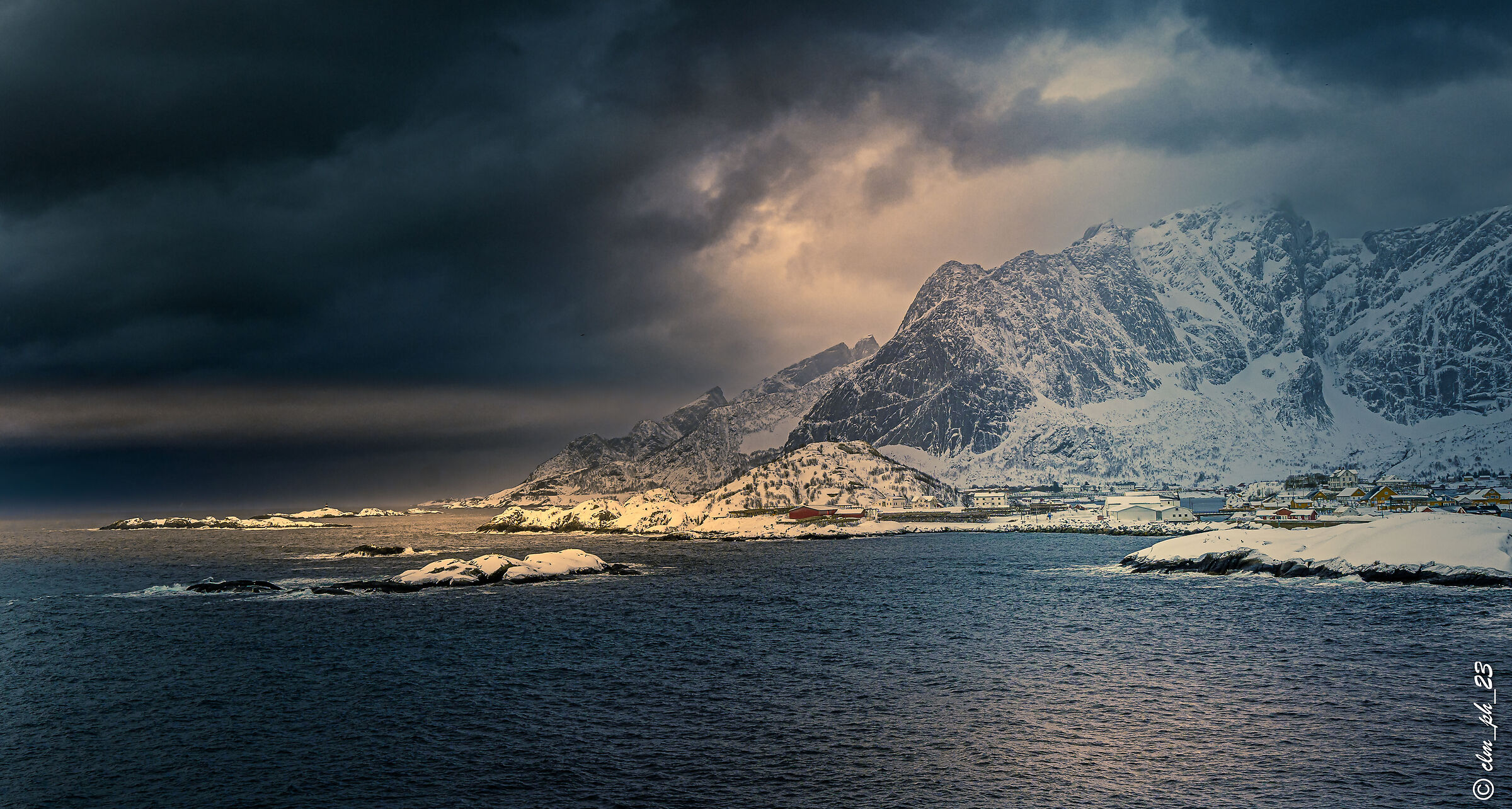 Mountains that take place in the sea