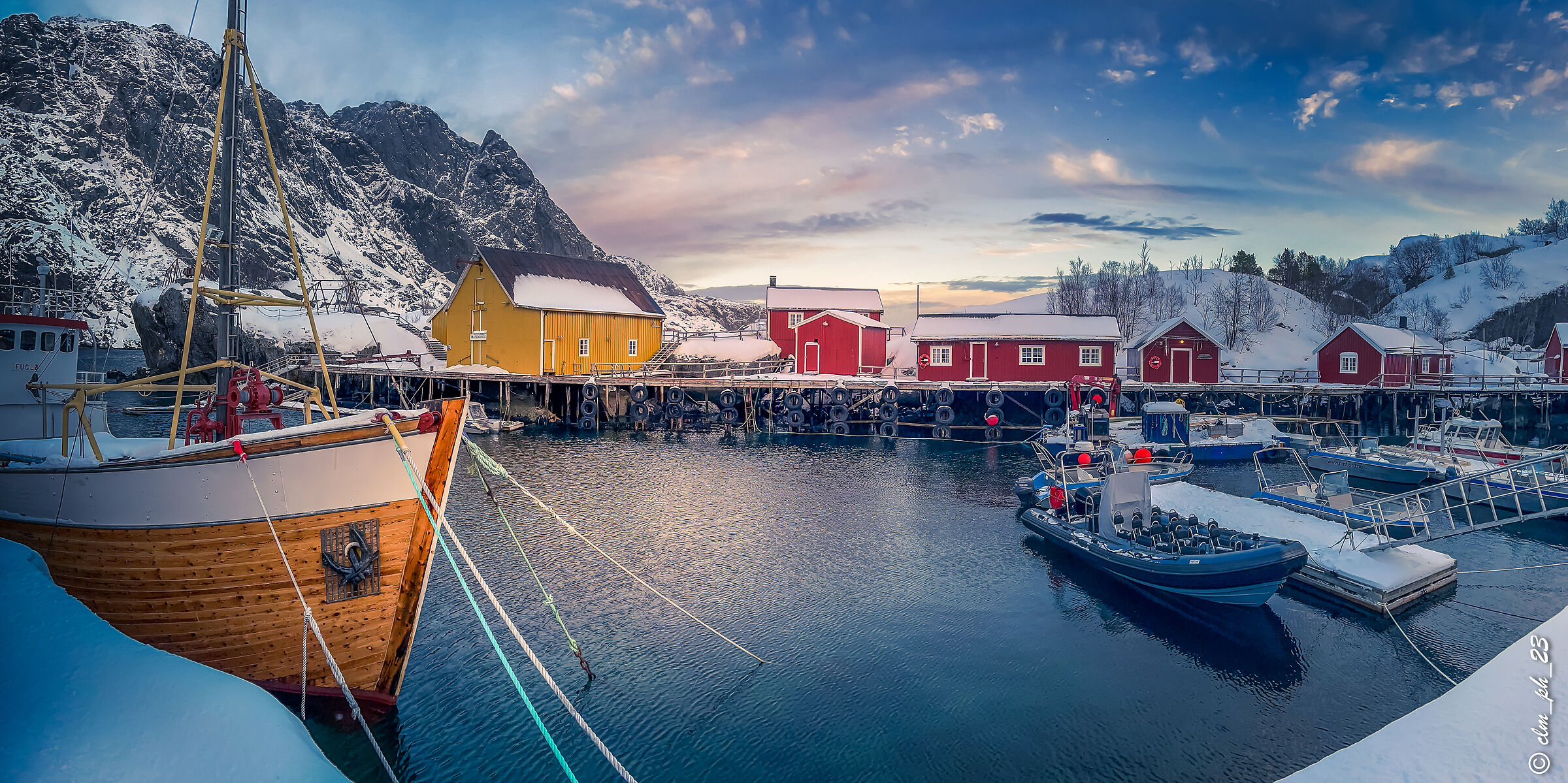 Mountains that take place in the sea
