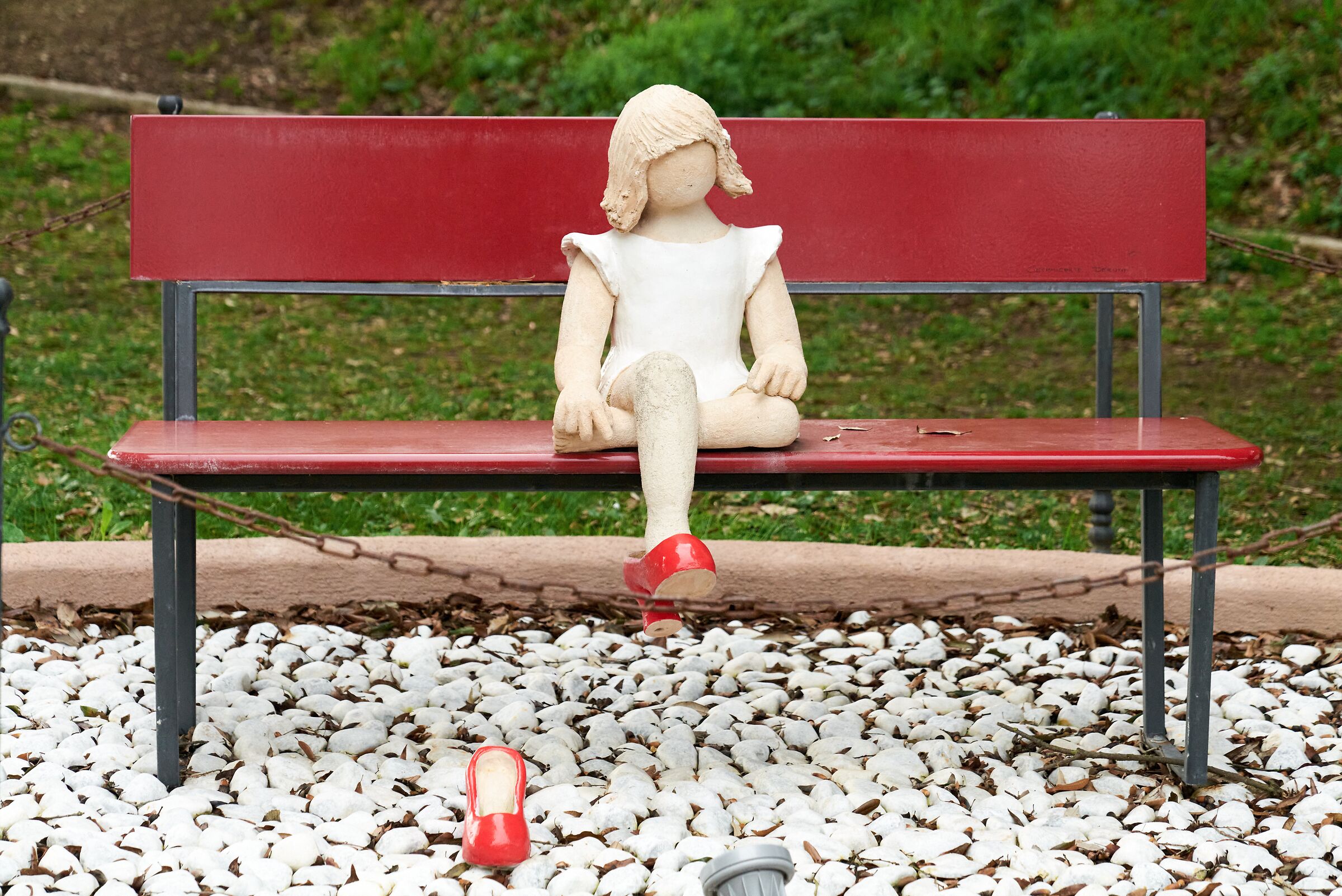 Deruta red shoes and bench