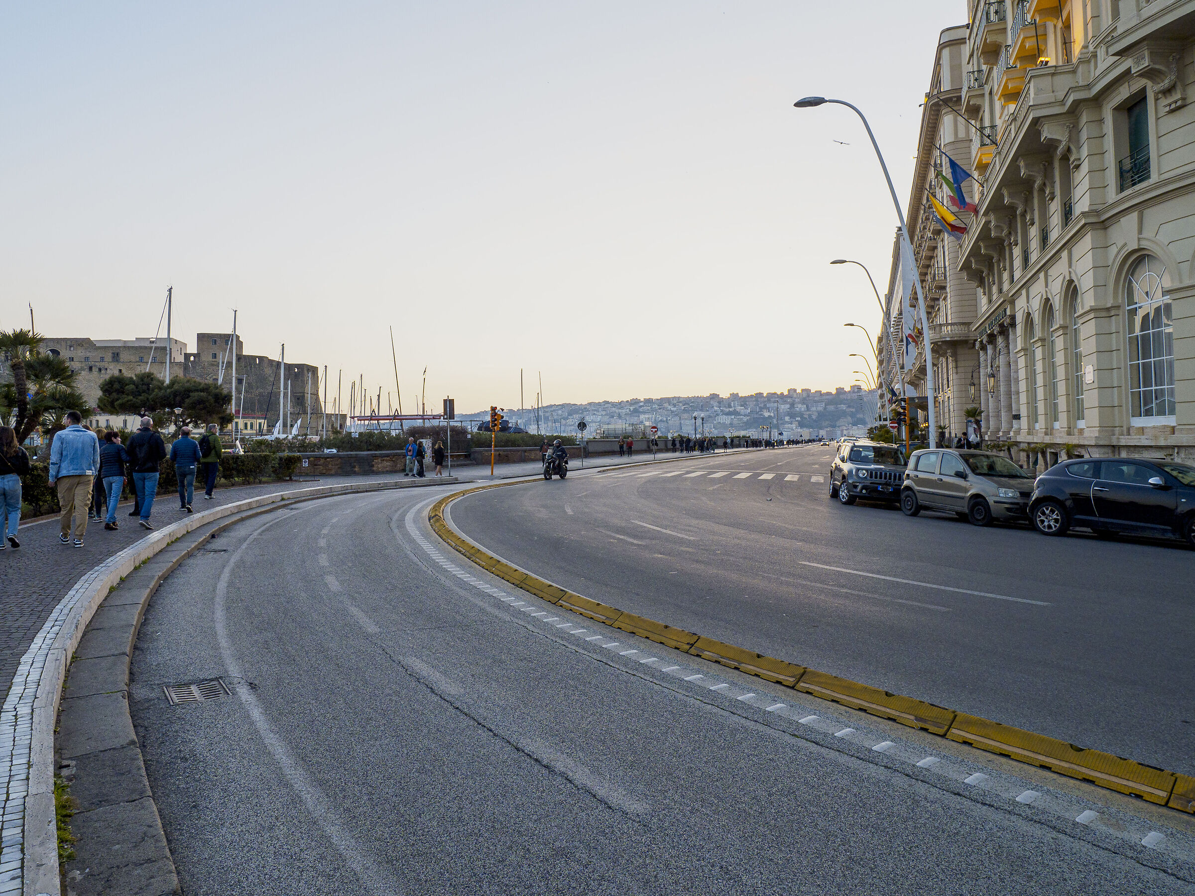 Napoli, via Partenope - La Strada