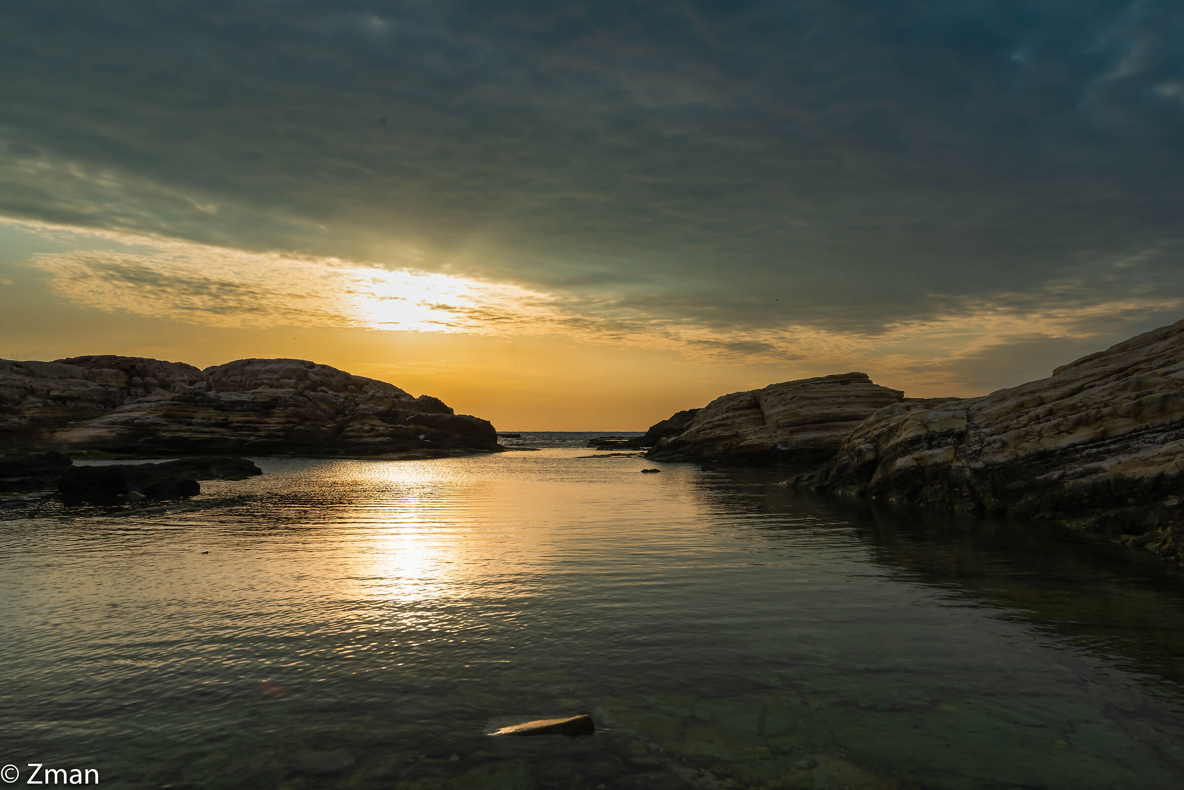 Tramonto a Al Raouche Rocks