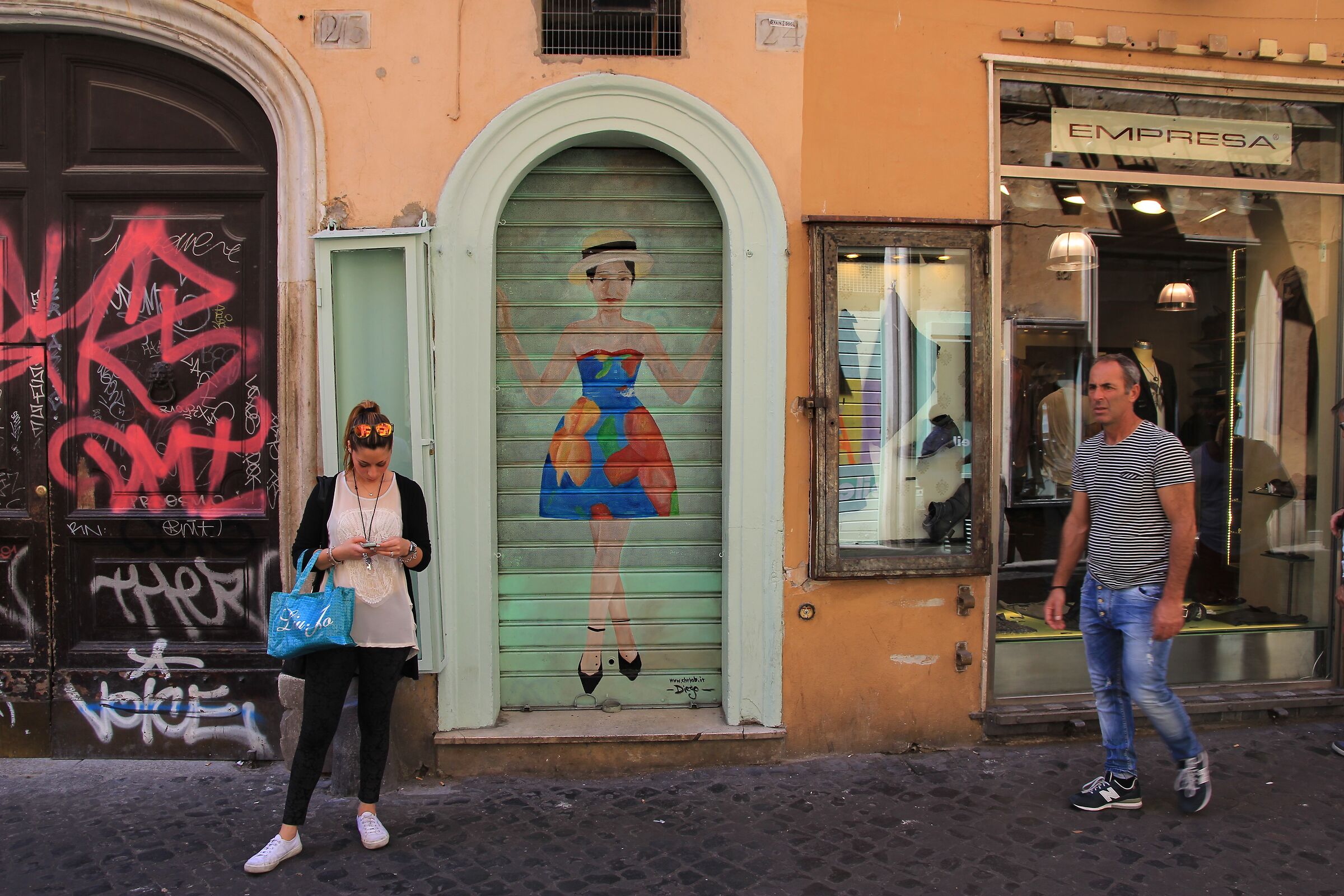 Roma street " la bambola"