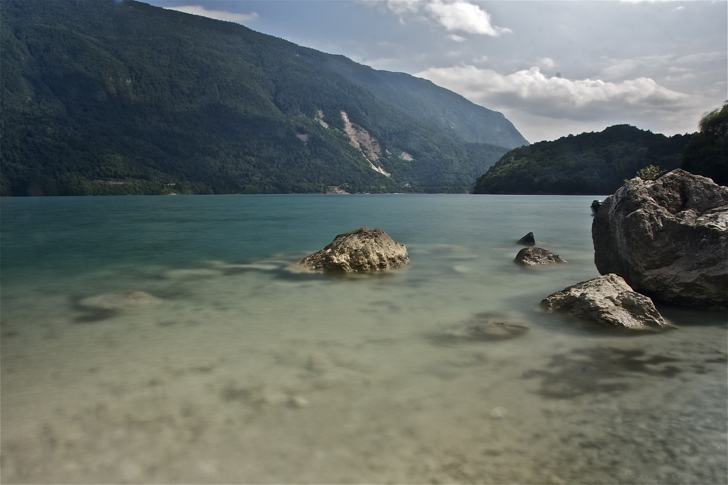piccolo scorcio del lago di Molveno
