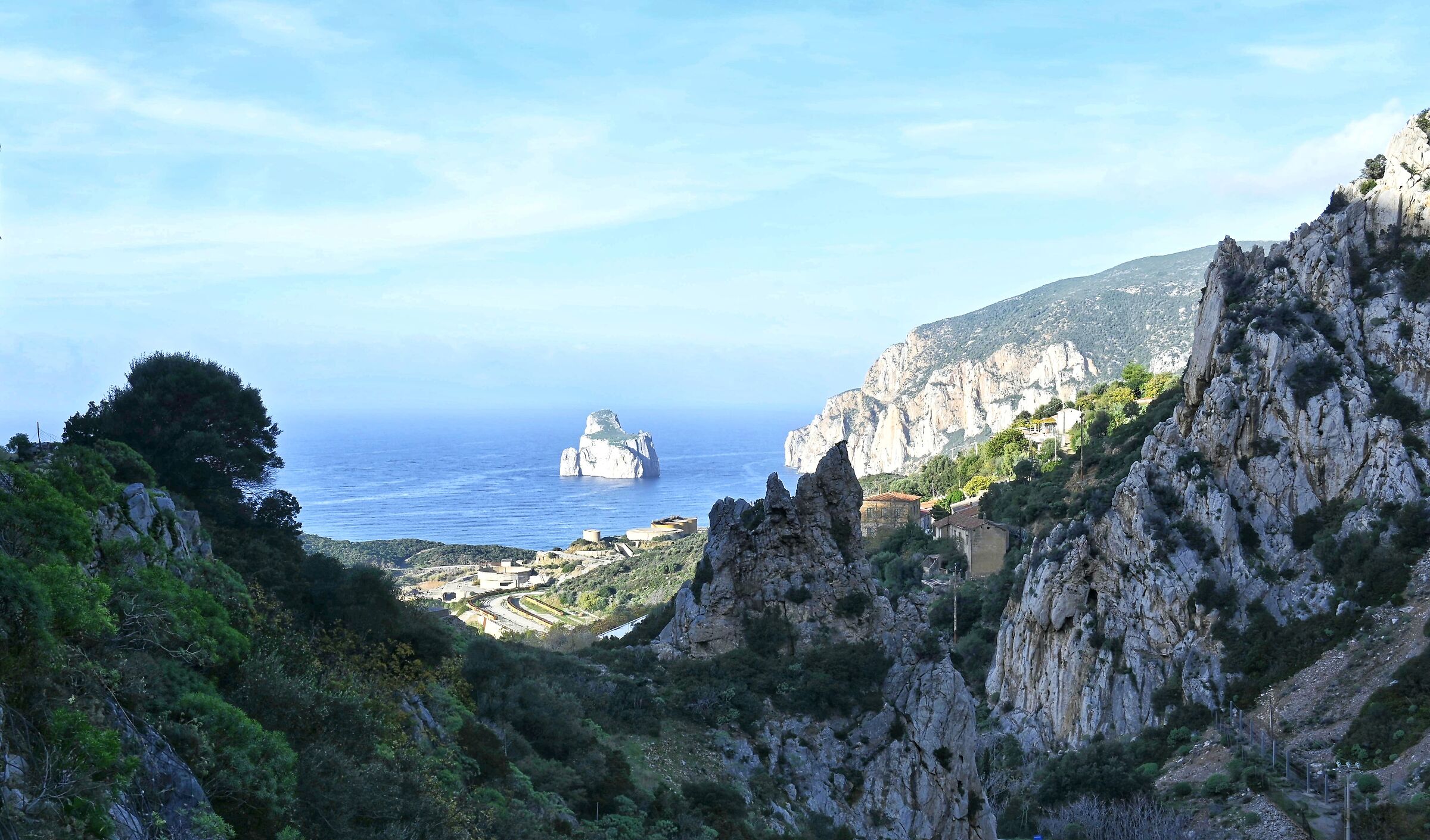 Una roccia nel mare ha lasciato il monte
