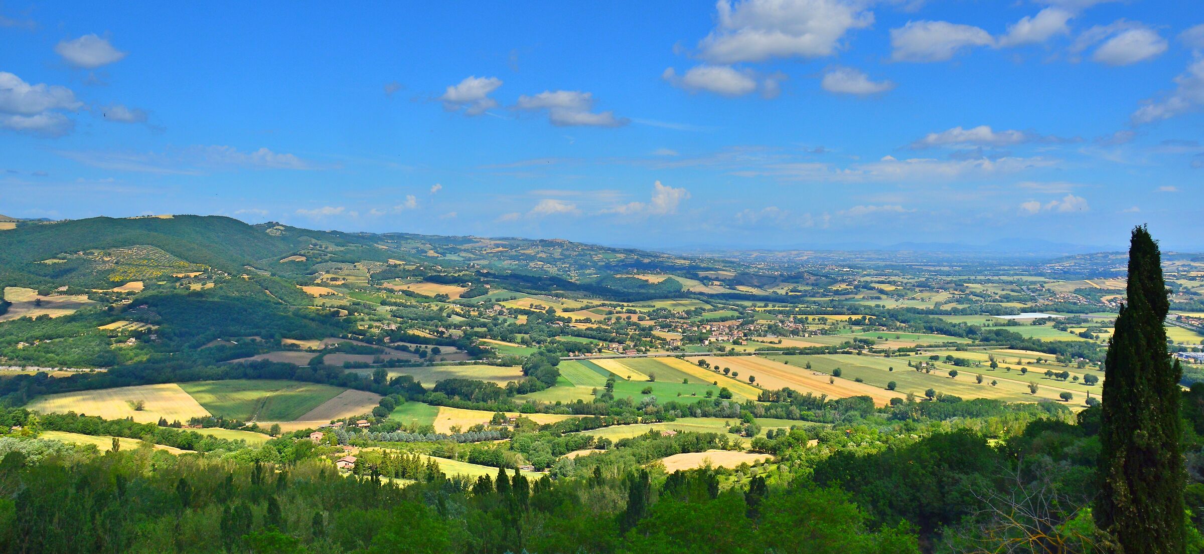 Glimpse of the countryside around Todi