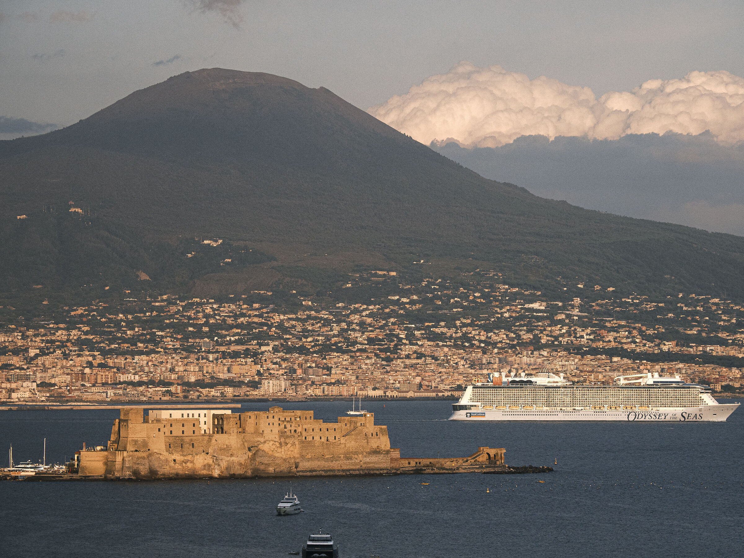 Napoli - Odissea dei mari si allontana