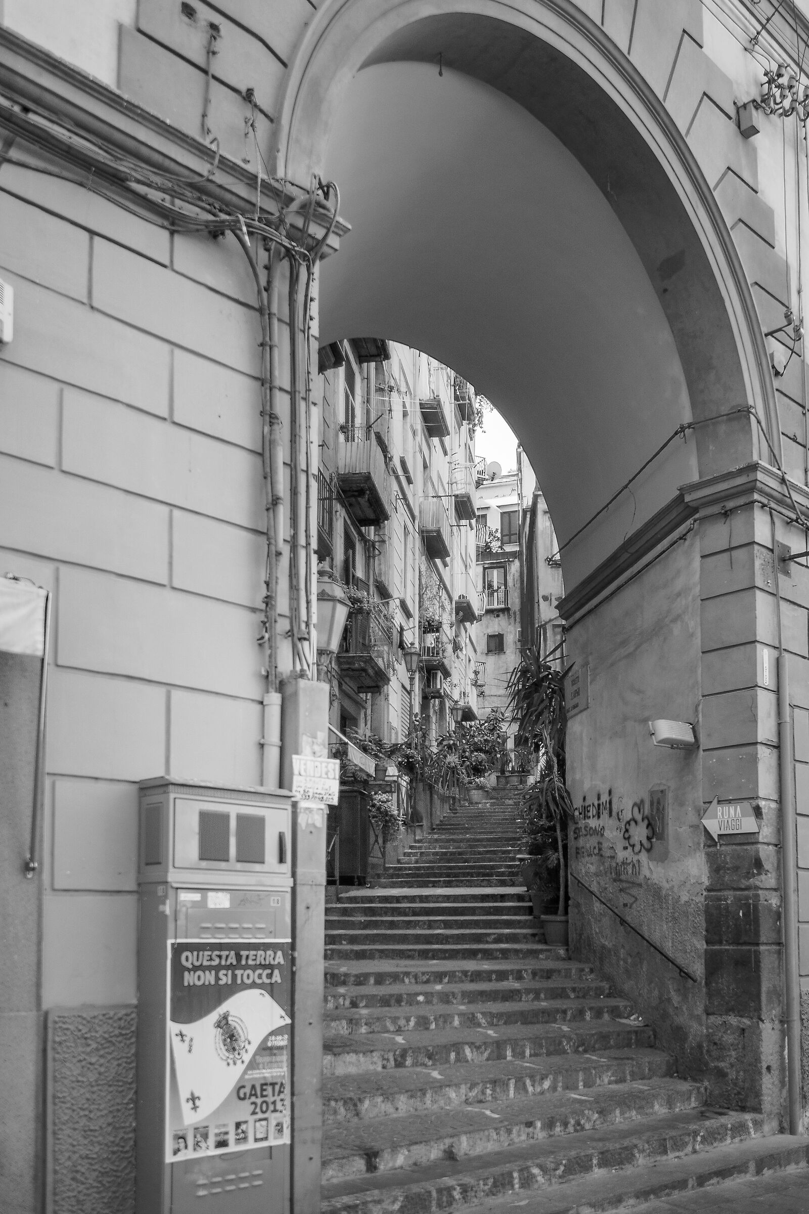 Entrance alley S.Antimo-Chiaia Naples