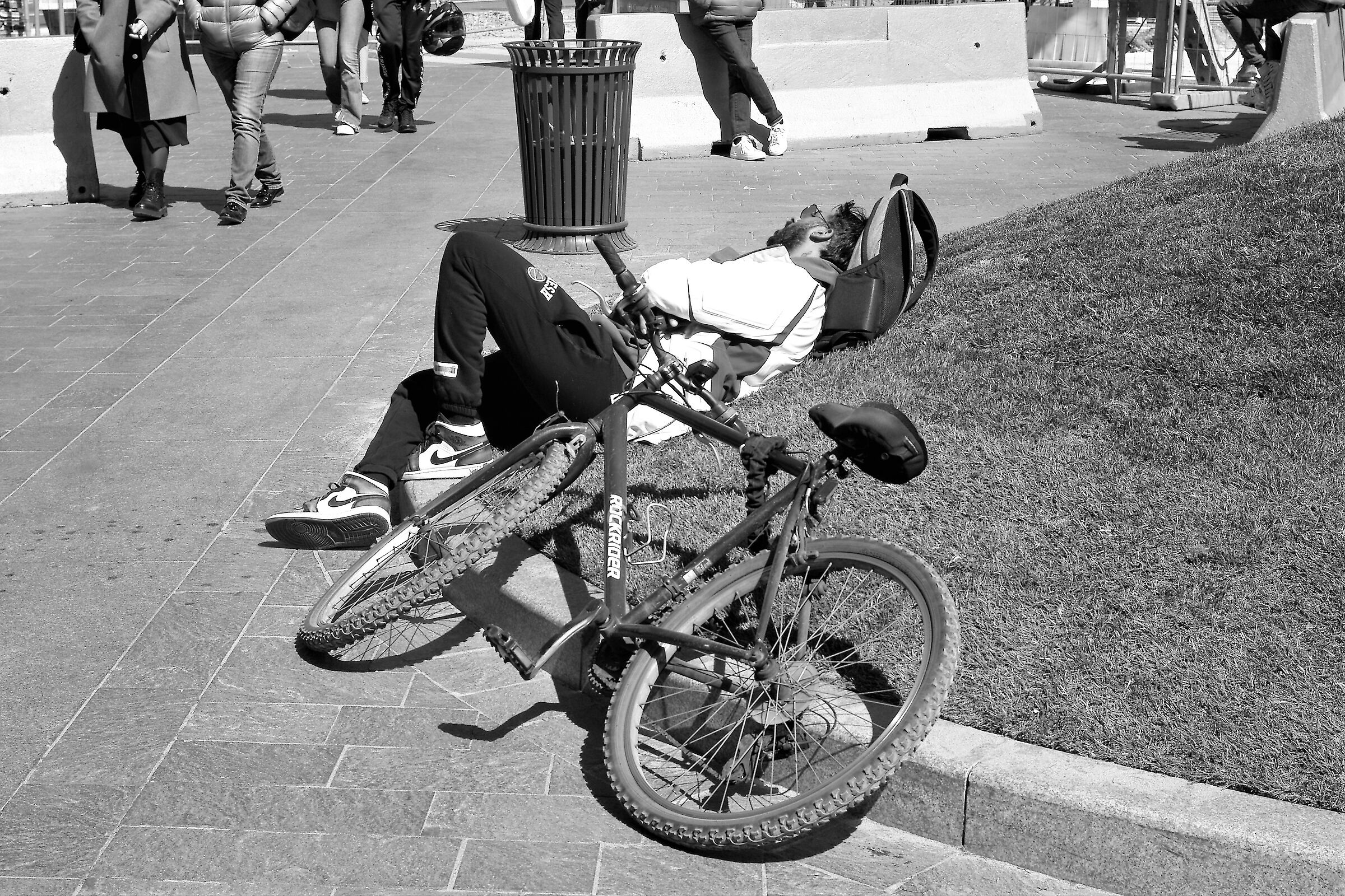 Il riposo del guerriero con il suo destriero..