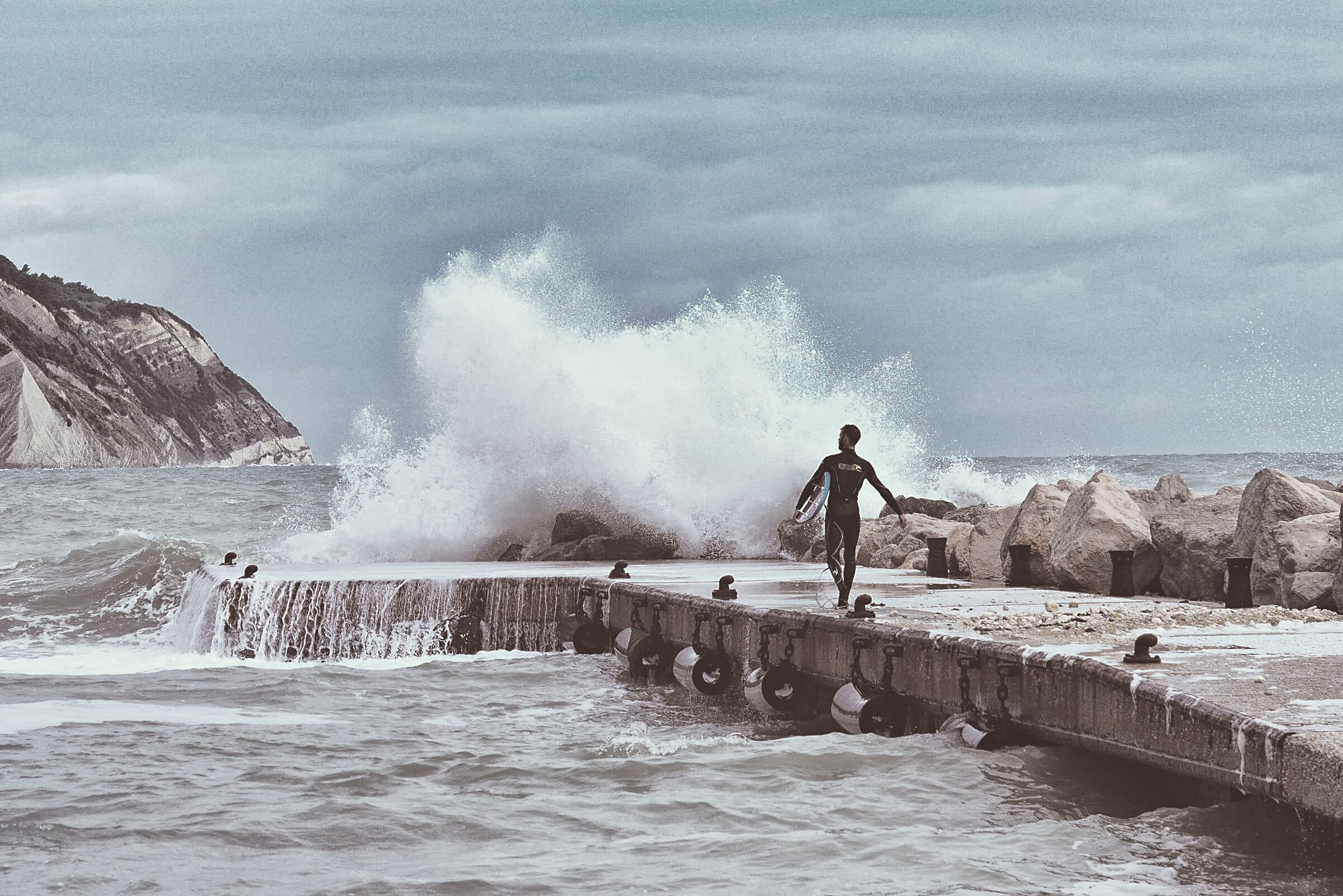 Surfisti alla baia di Portonovo