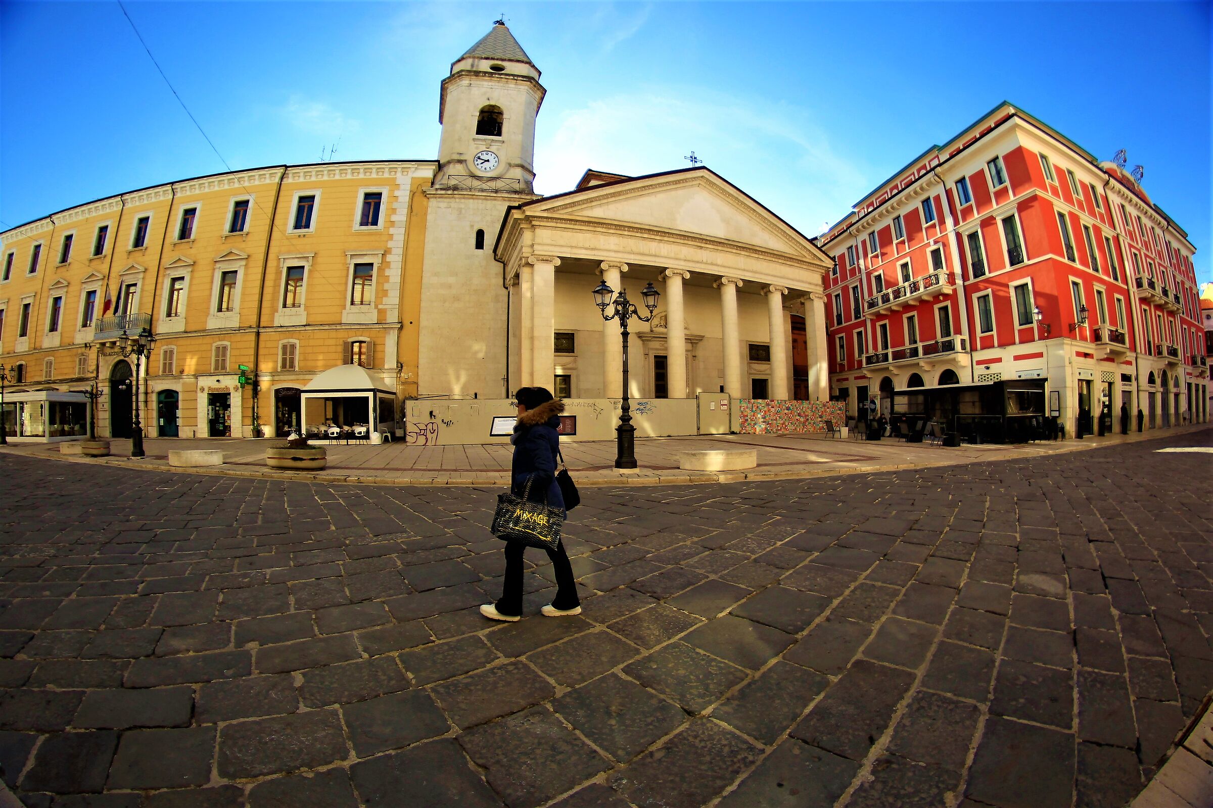 Between cathedral and theater