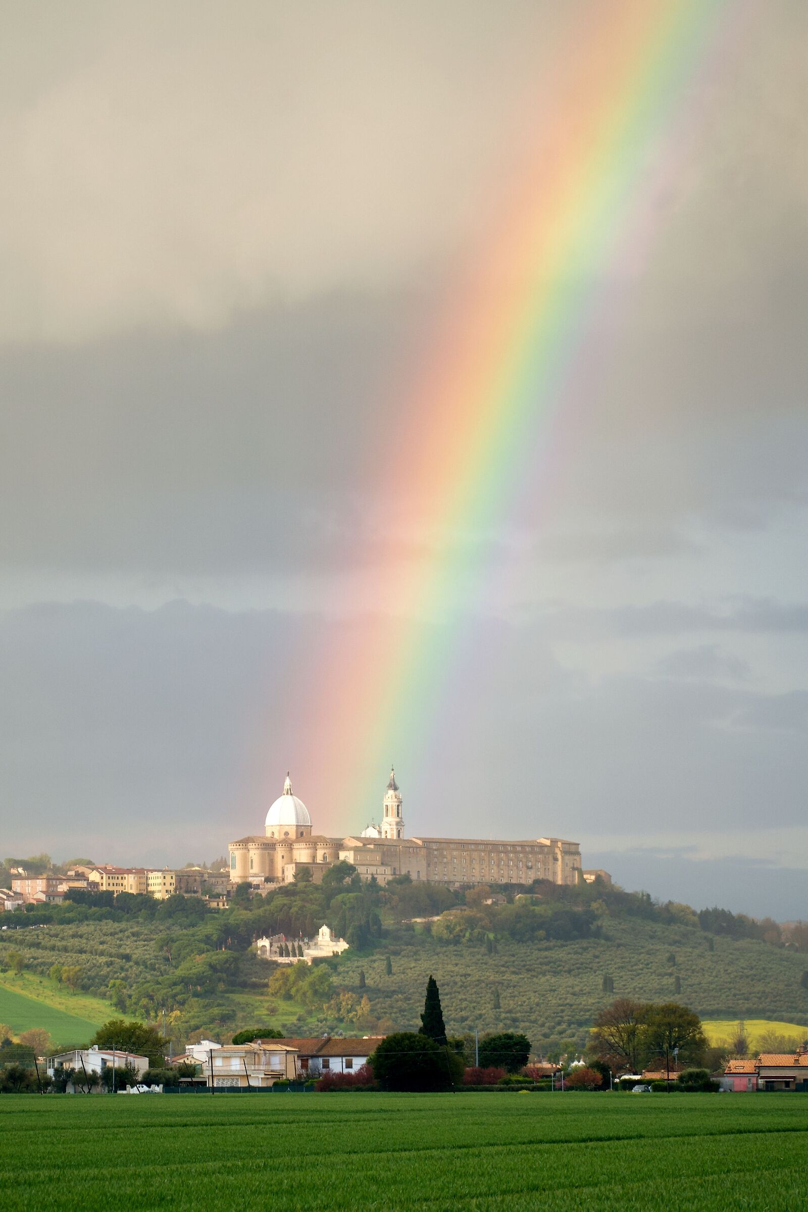 Arcobaleno su Basilica di Loreto