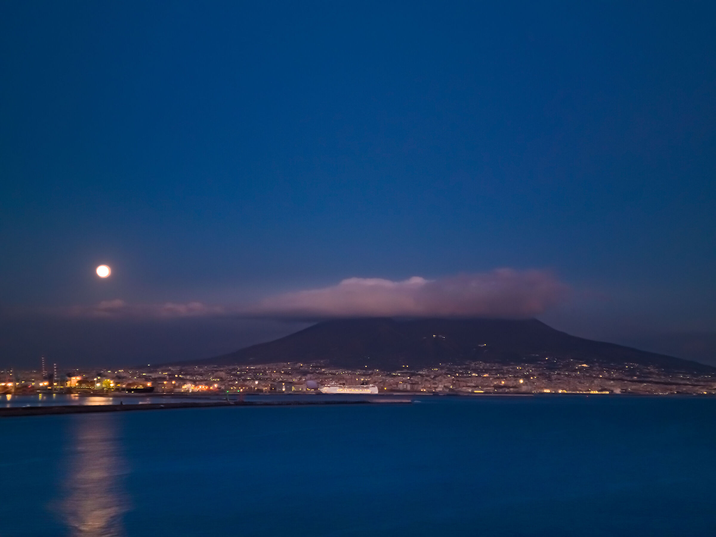 Vesuvio by night