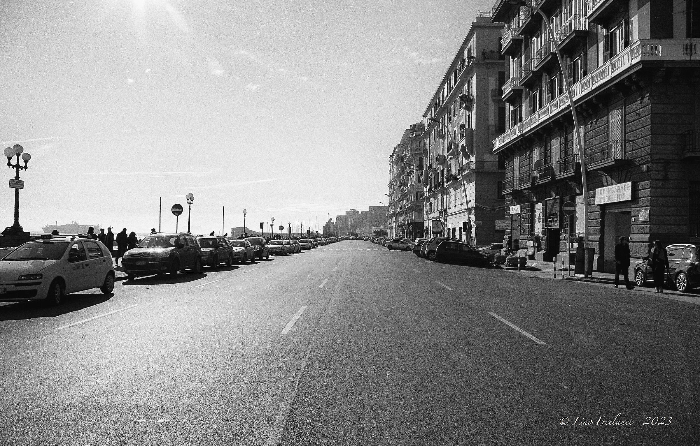 Asfalto brillante - Via Partenope - Napoli