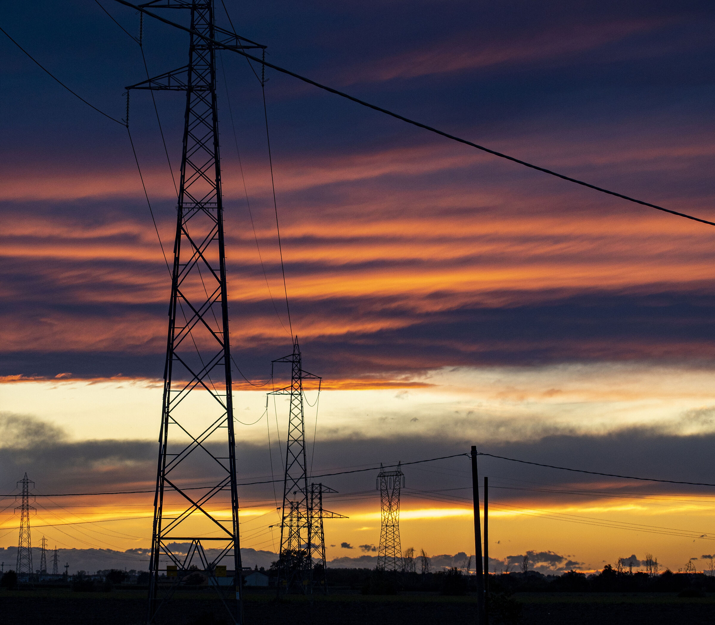 Tramonto oltre l'elettricità