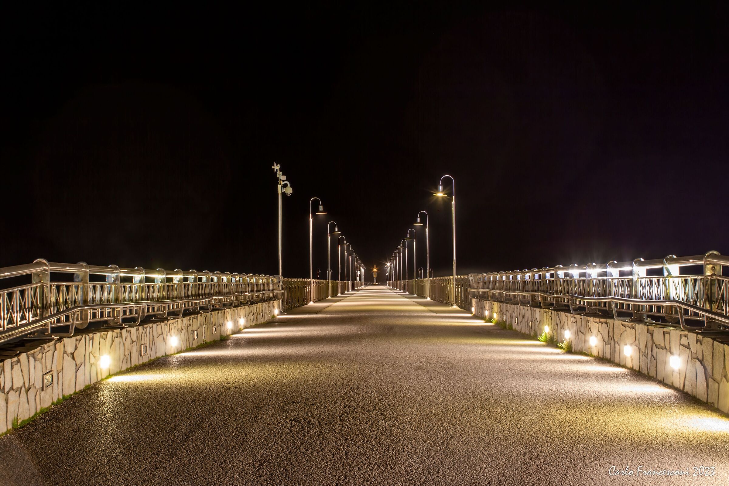 Pontile by night