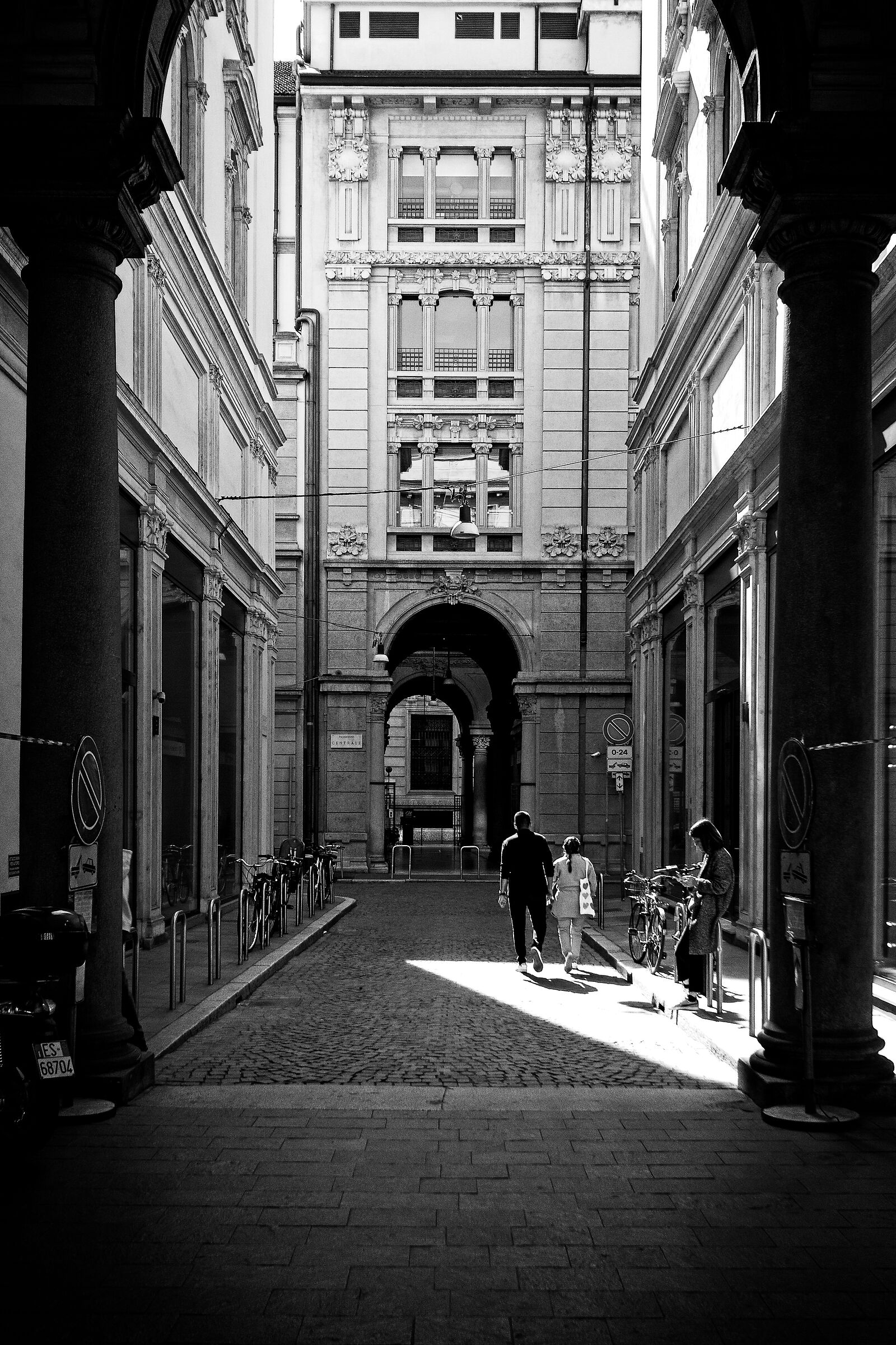 Milano - via Orefici, pressi Biblioteca Ambrosiana
