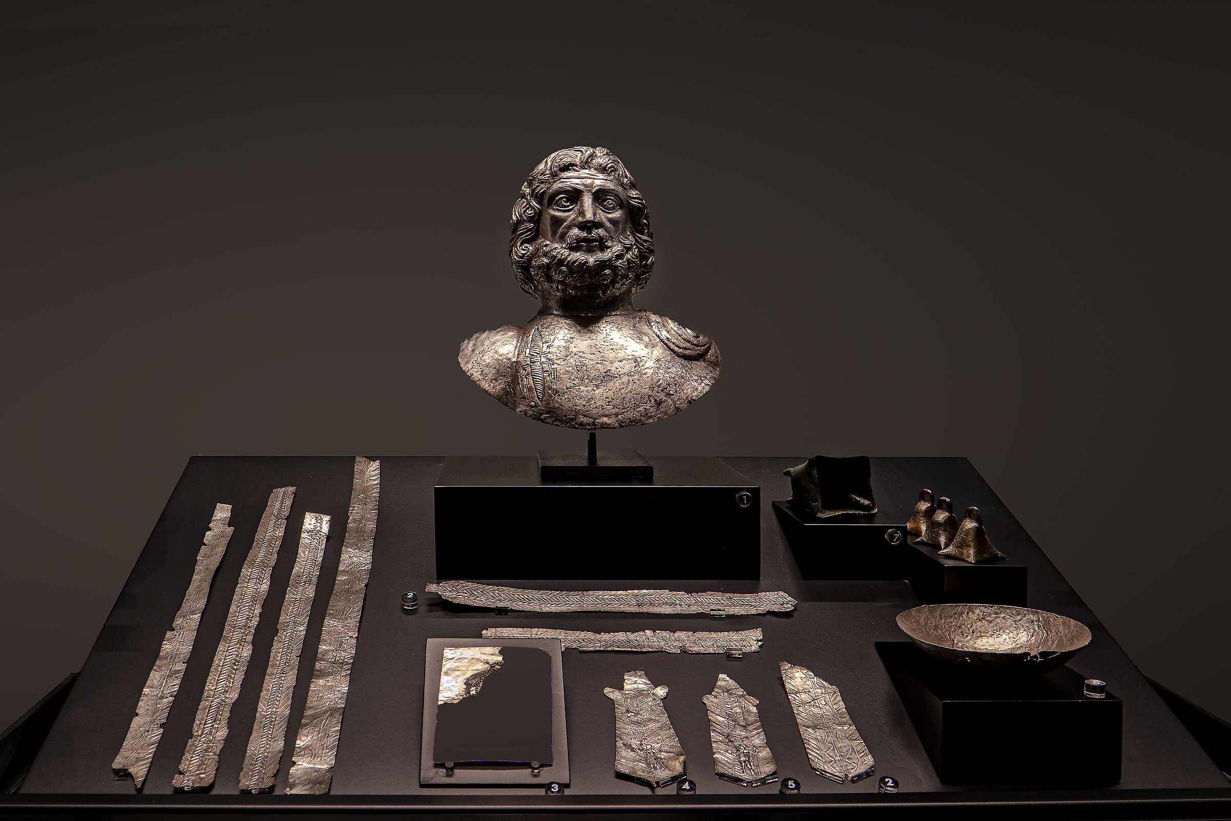 Busto in argento di Giove Graio