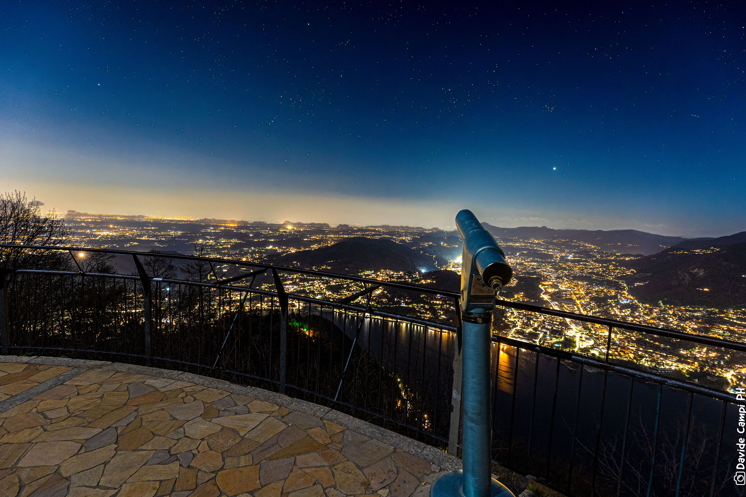 Vista dal faro di Brunate