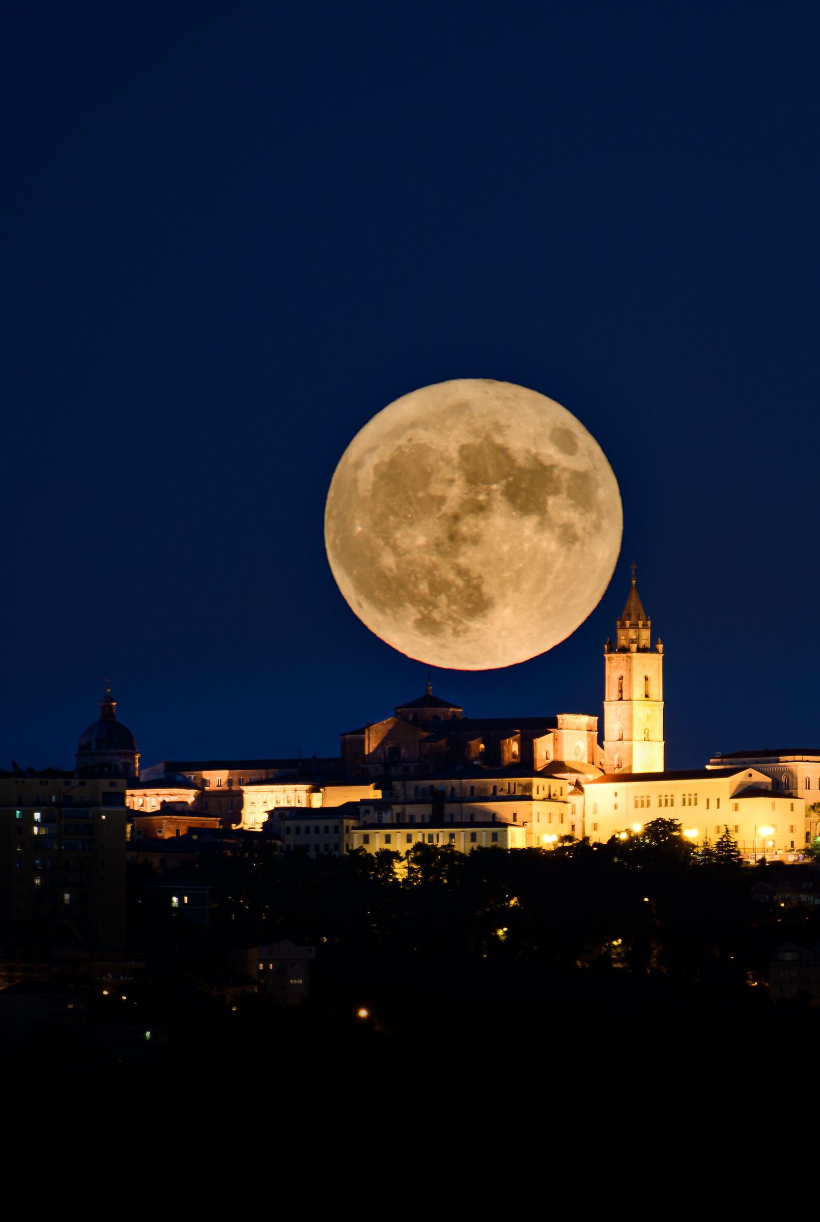 Chieti at the dawn of a new Moon