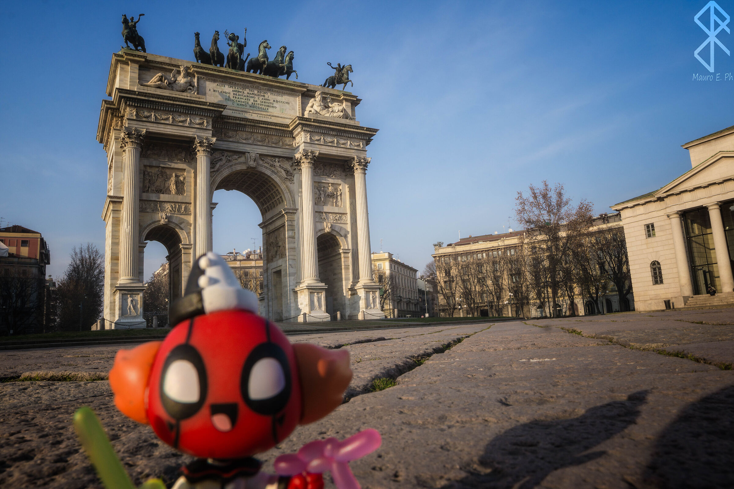 2018, Italia, Milano, Arco della pace + Figure