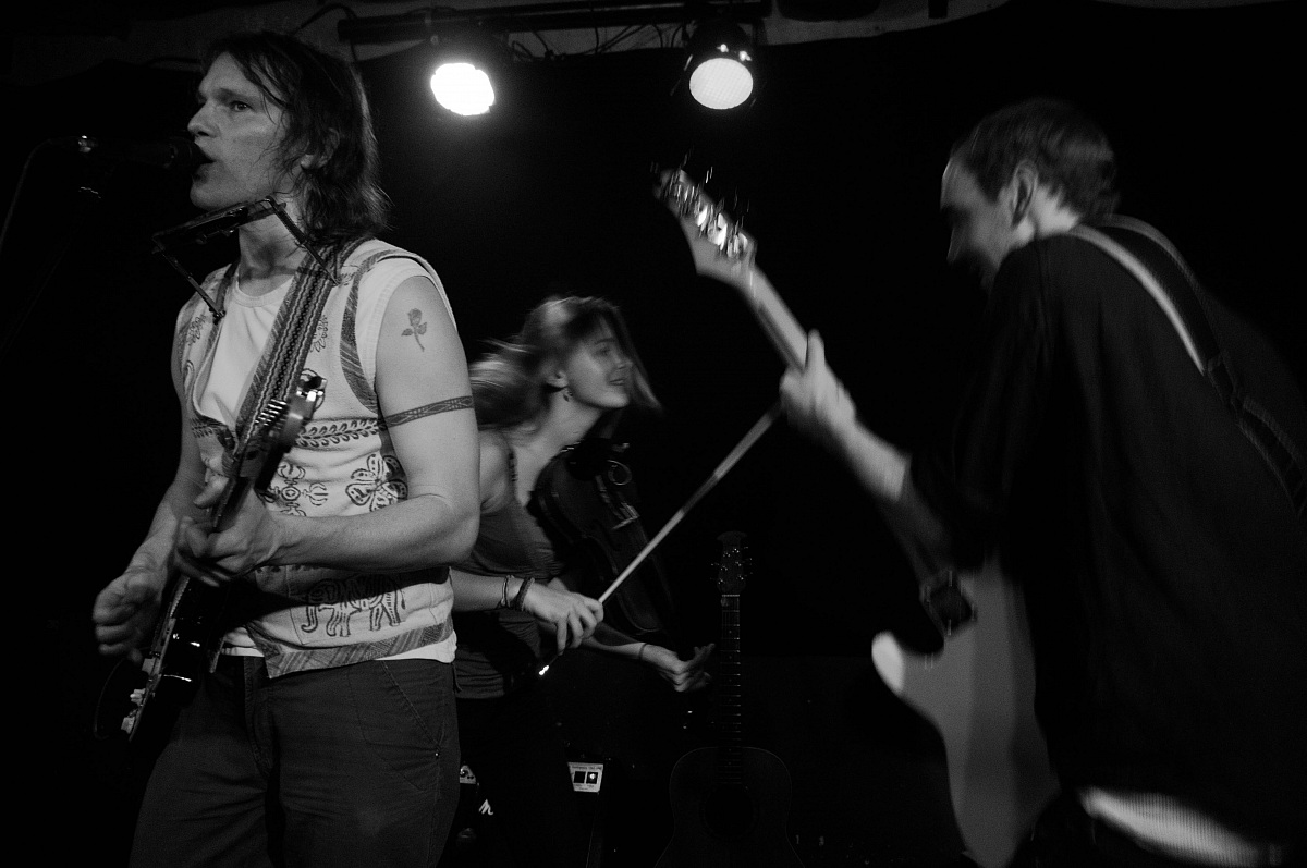 Idiots in the crowd_live