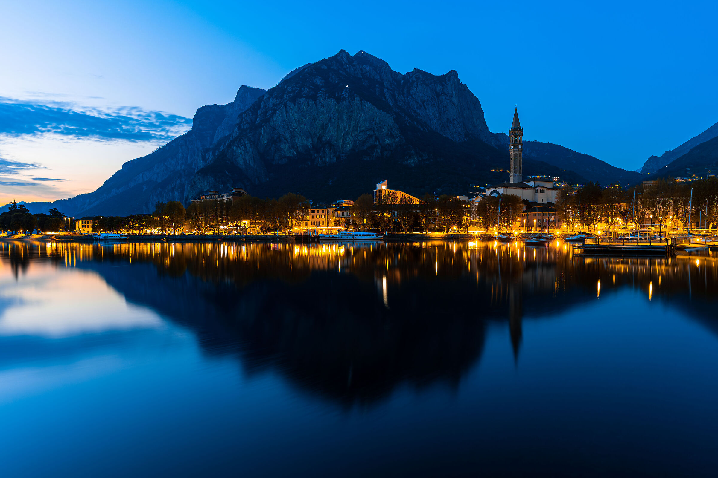 Blue hour a Lecco