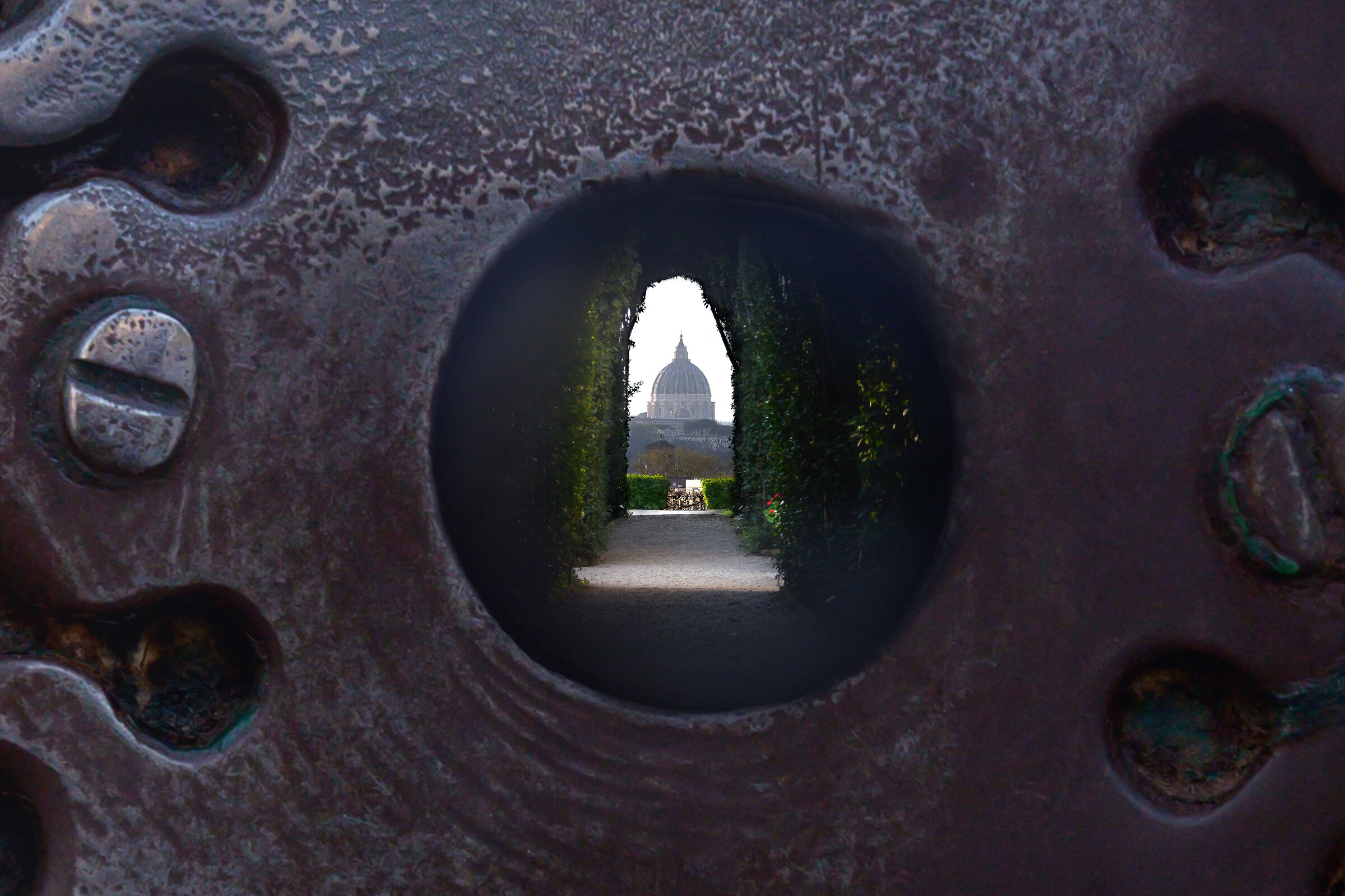 Vedere "Il Cupolone" attraverso il buco della serr...