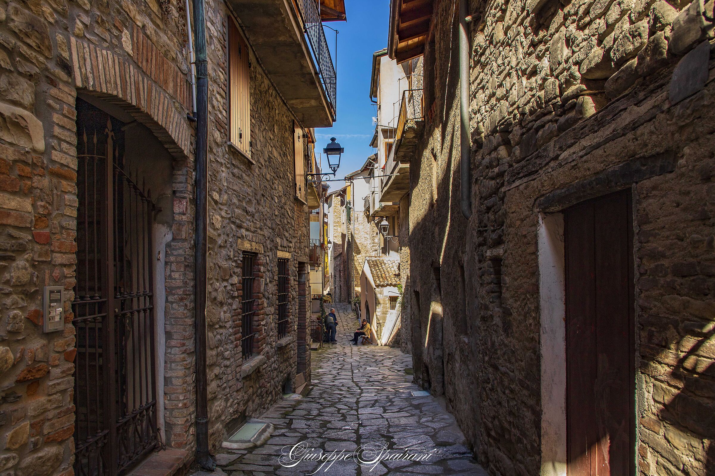 Varzi through the streets of the village