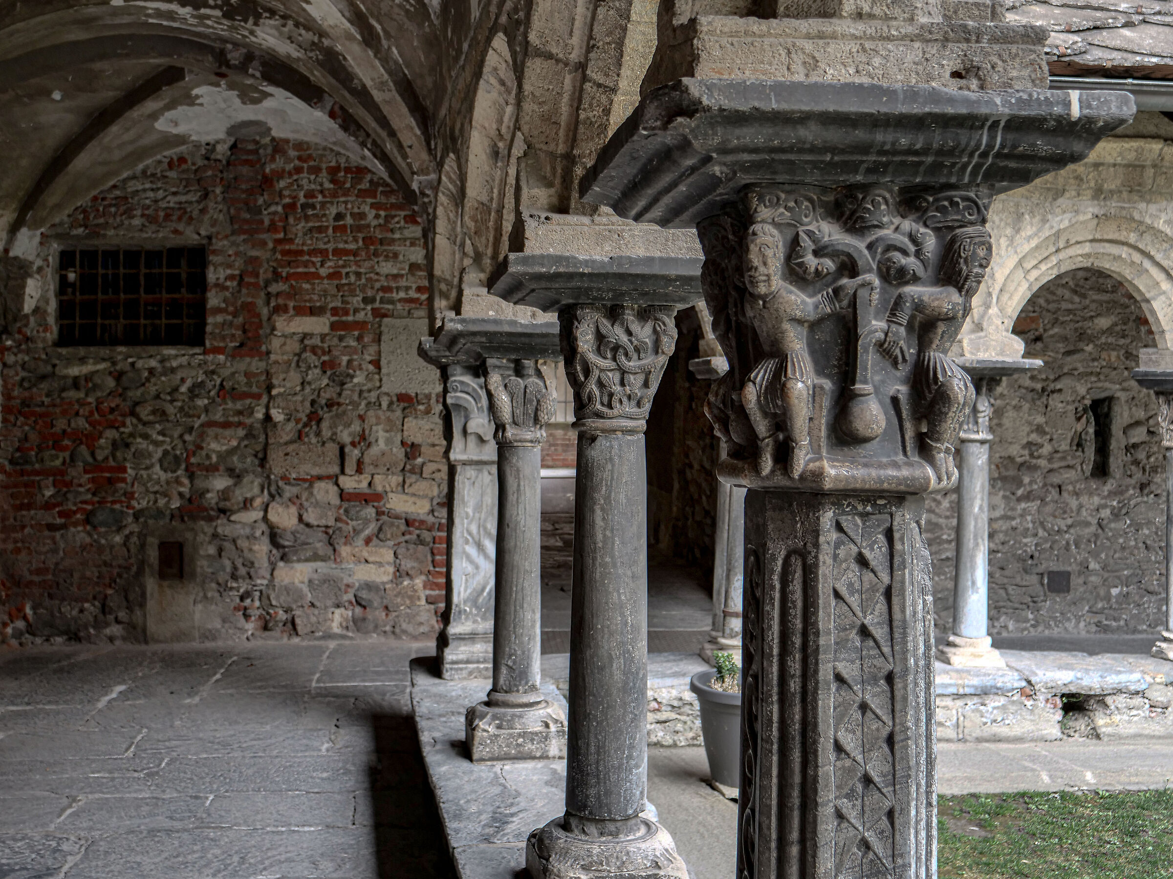 Chiostro Collegiata dei Santi Pietro e Orso - AO