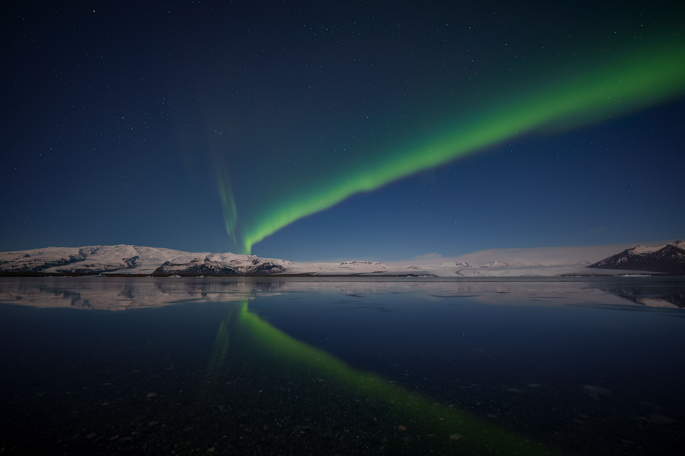 Aurora in laguna Islanda 2023
