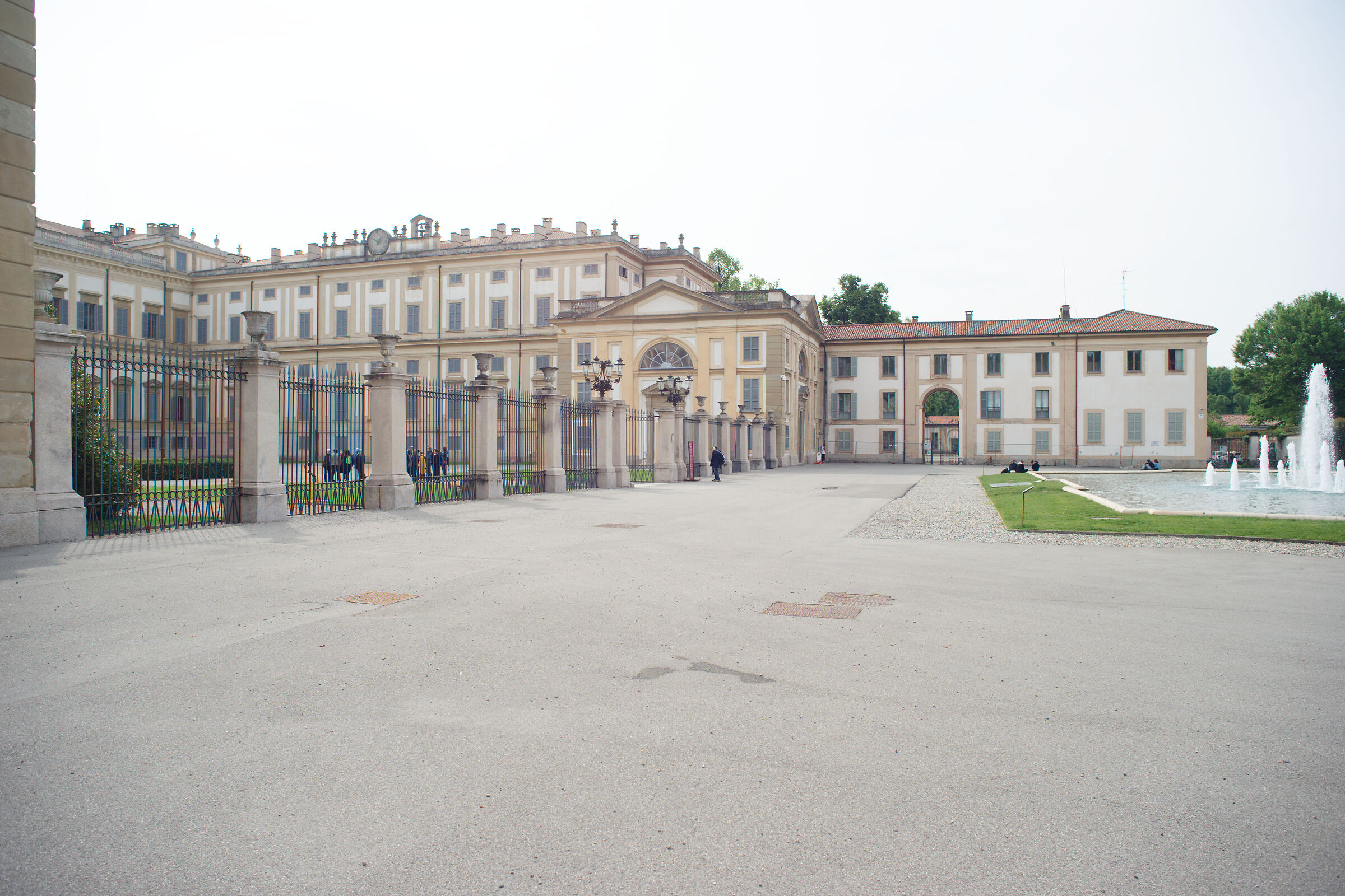 Zuiko 24mm F2.8 to F5.6, RAW development without correction