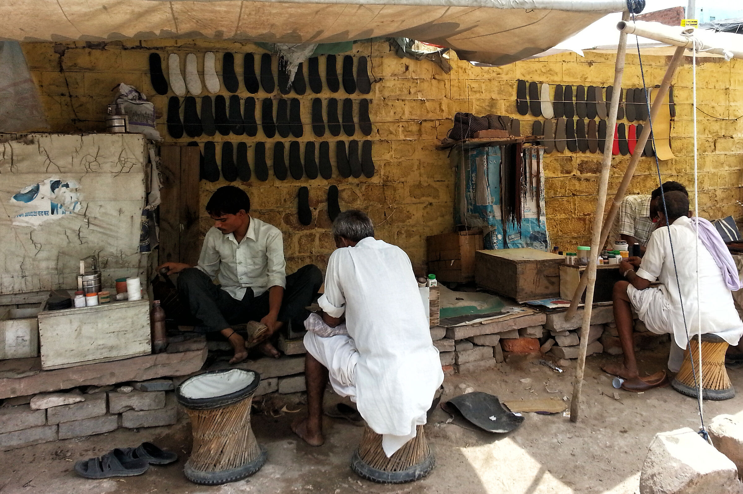 Puskhar, street shoemaking