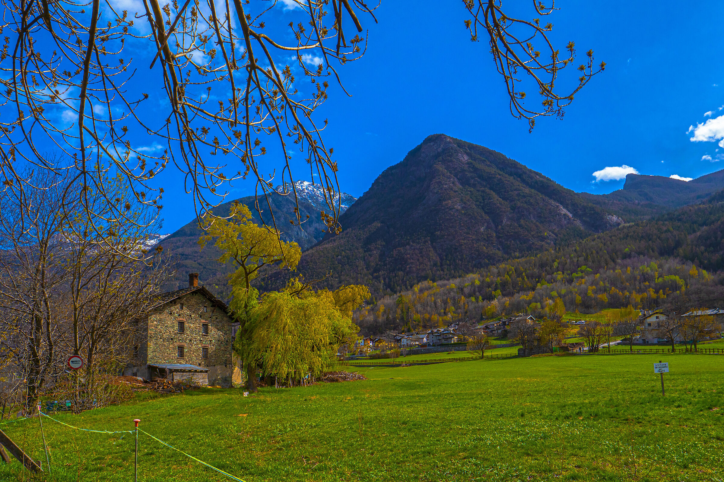 Dietro il castello di Fenis (ao)