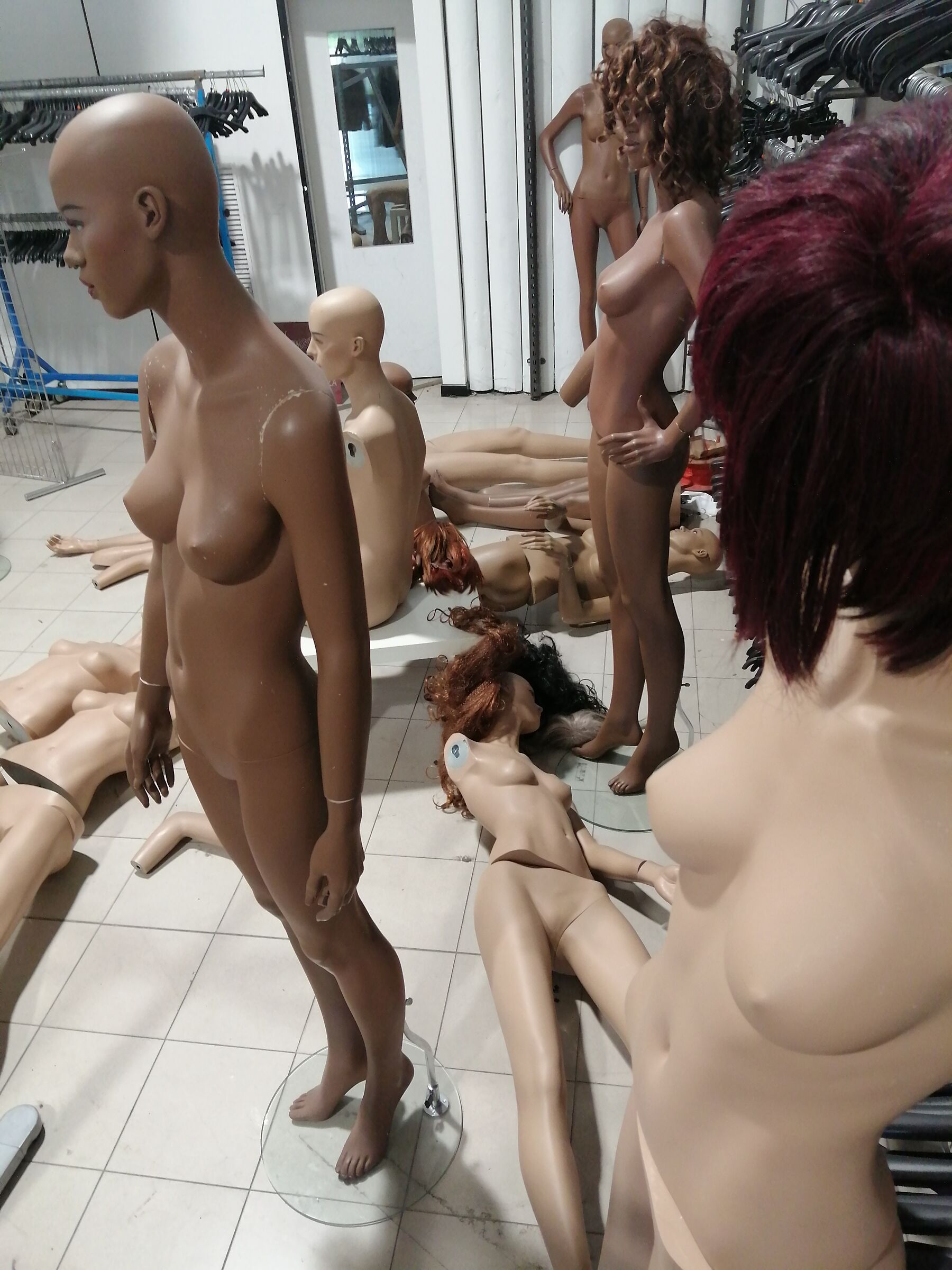 Orgy between mannequins