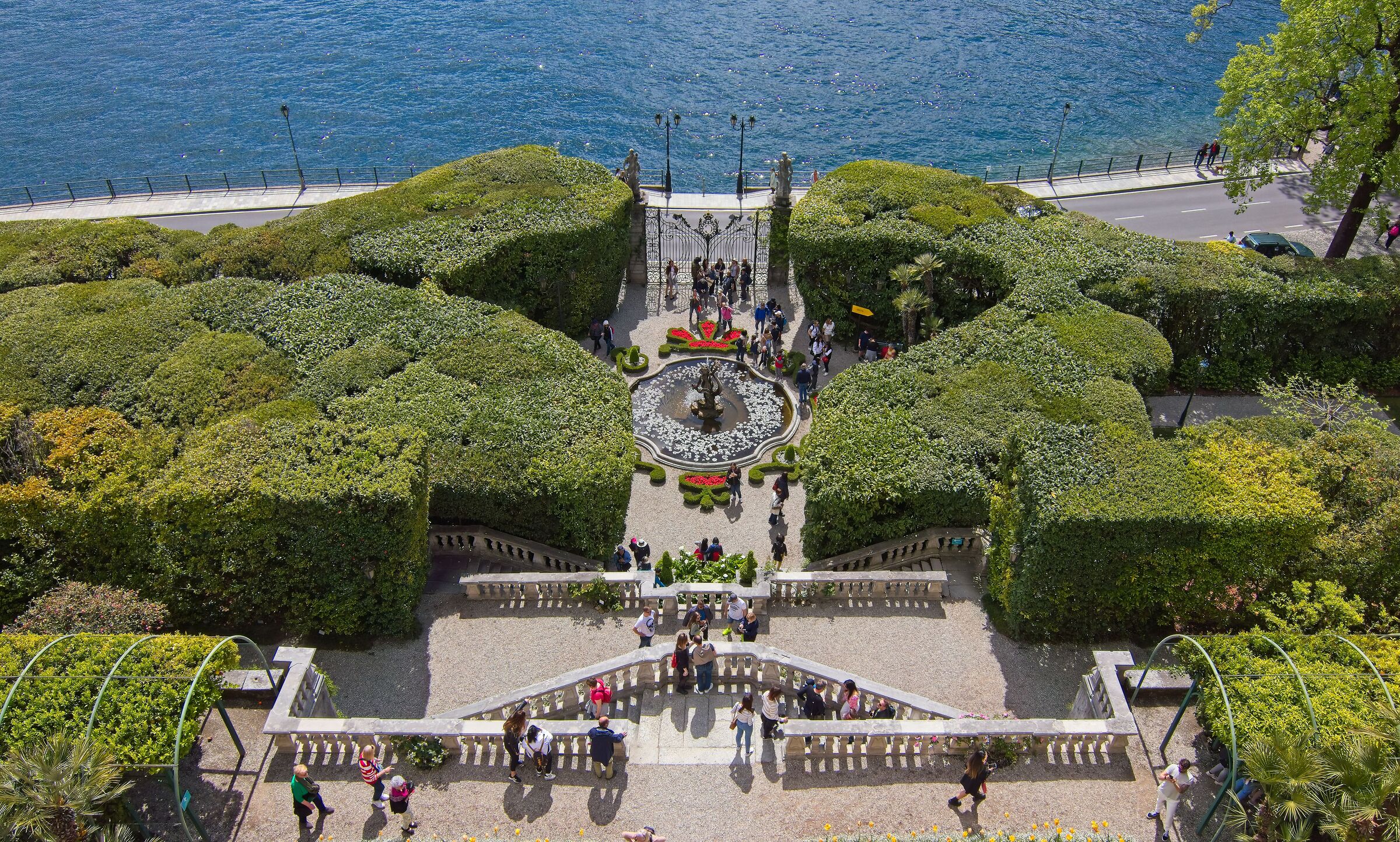 Tourism and symmetries