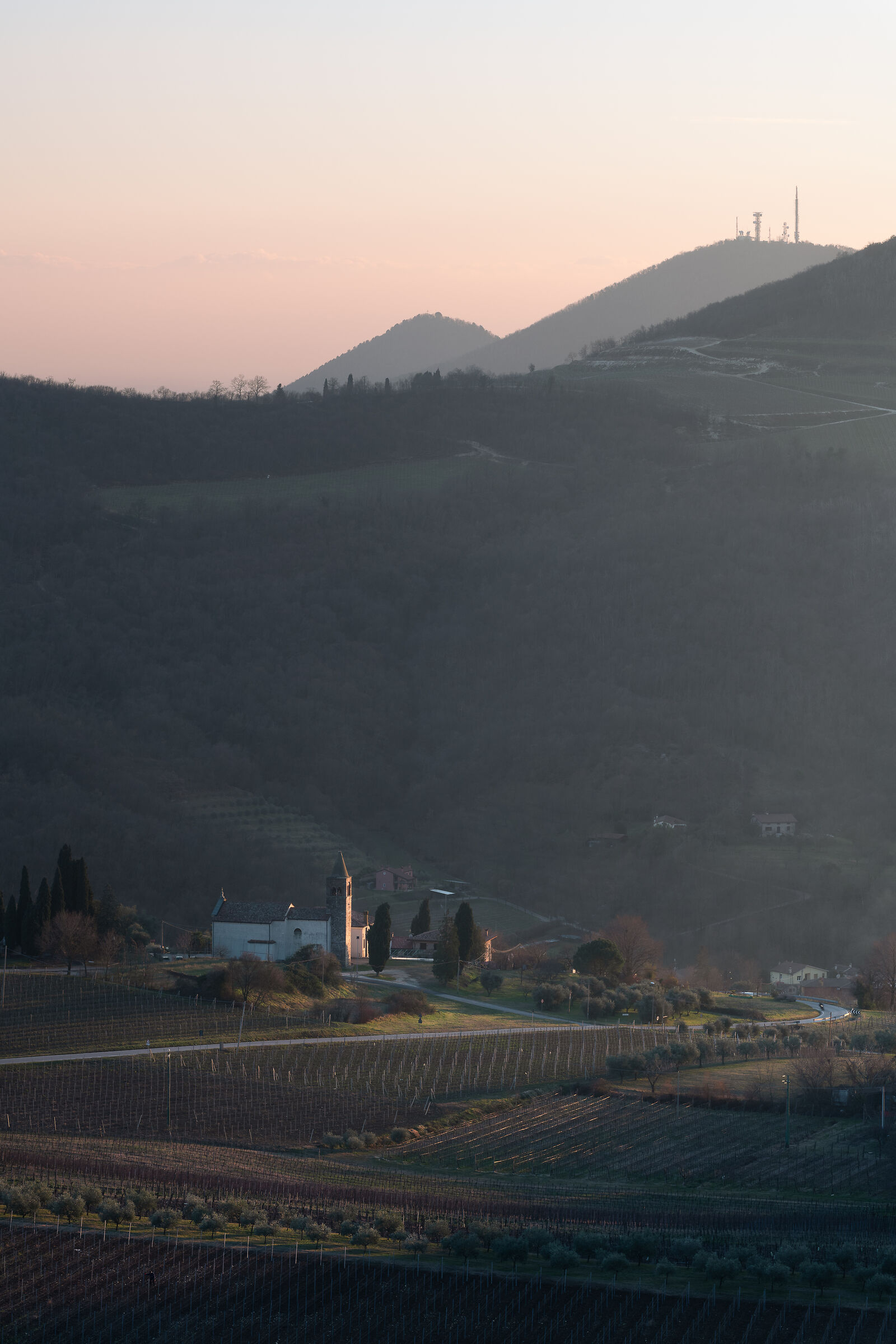 La chiesetta sulla collina
